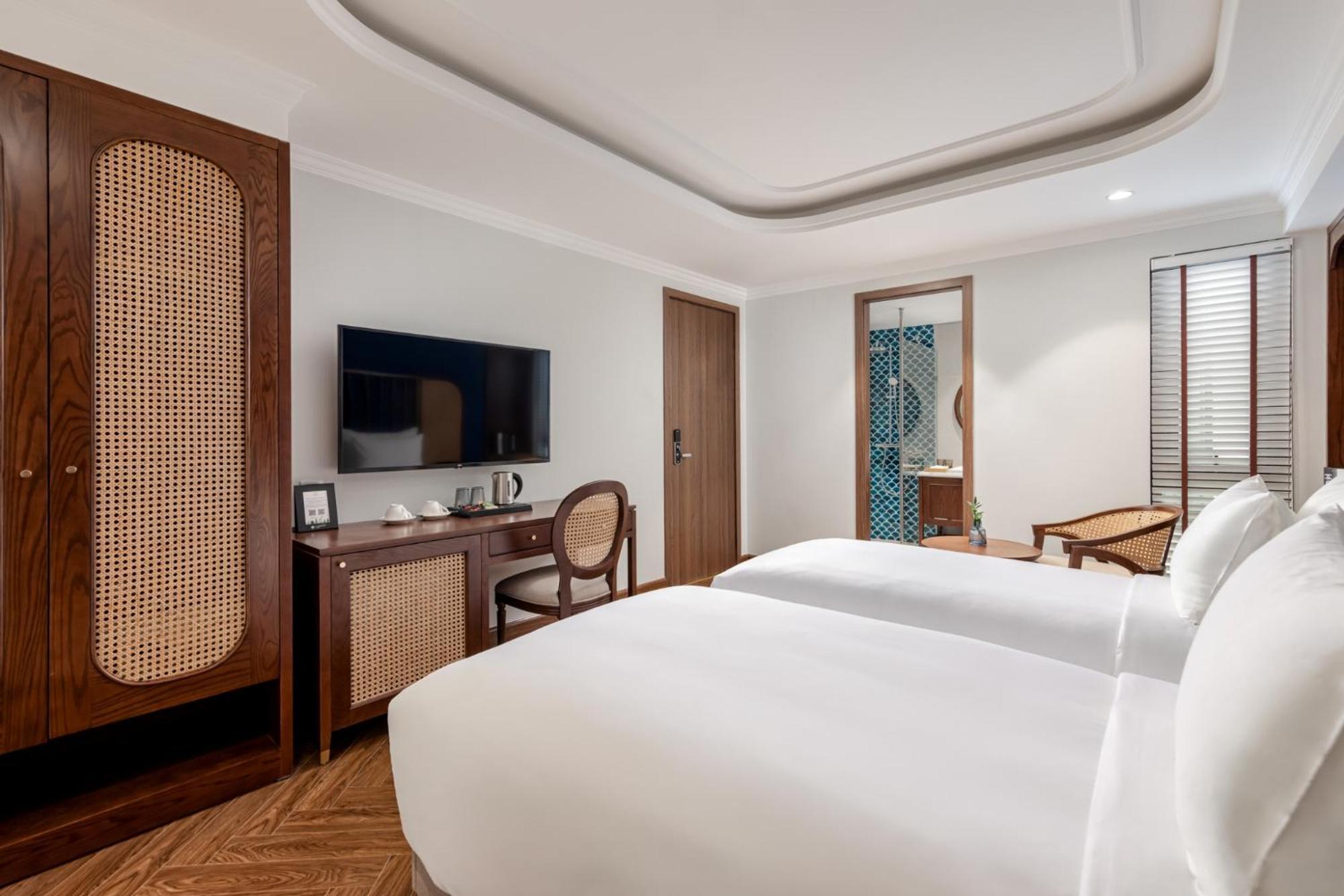 Deluxe Room – Internal Window