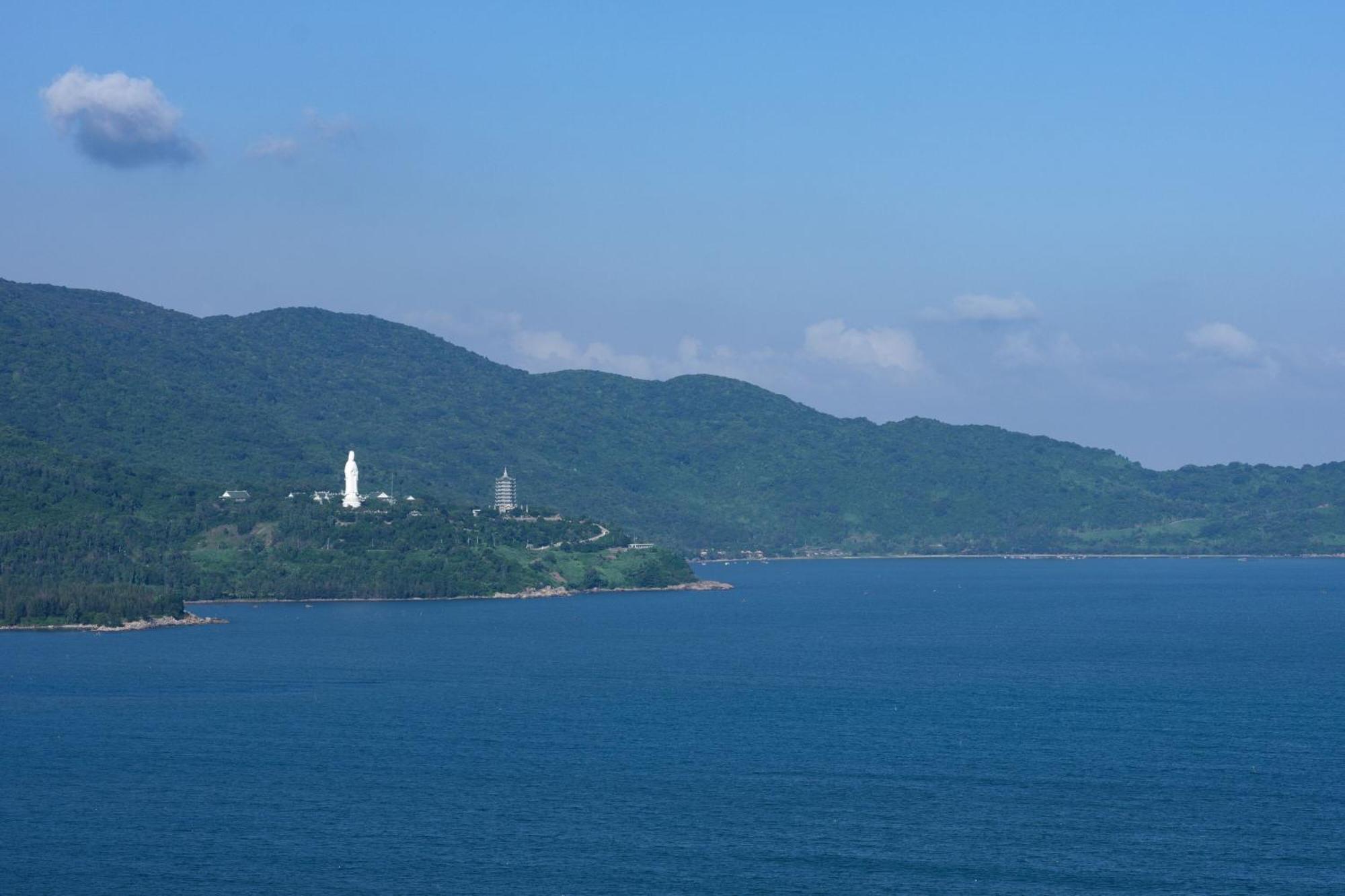 Panoramic King, Guest room, 1 King, Ocean view, High floor, Balcony