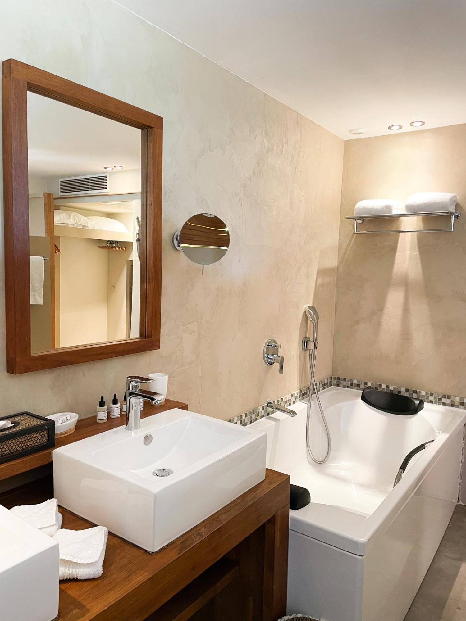 Royal Suite with Sea View and Terrace,1546489609:JPEG