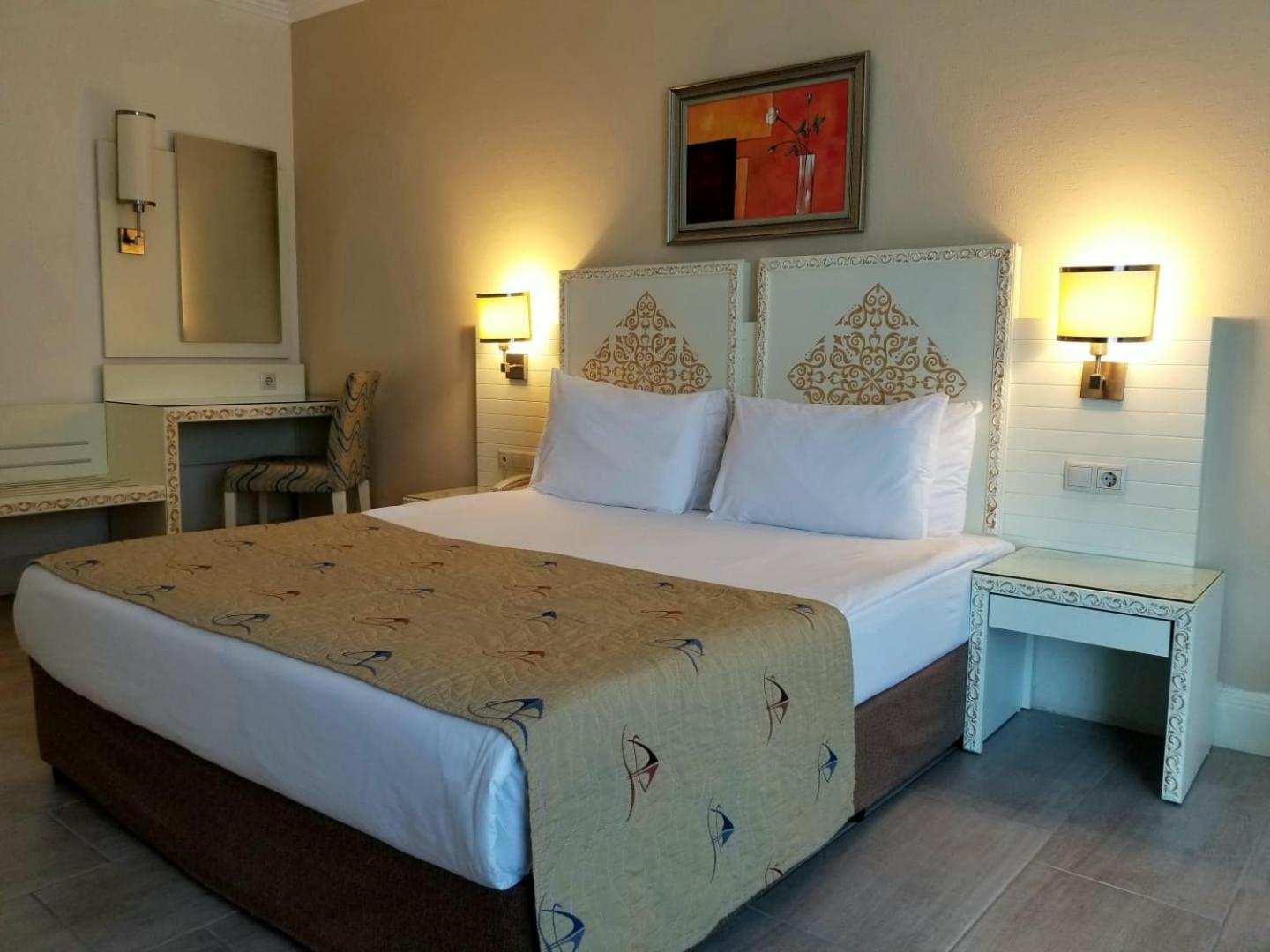 Double or Twin Room Side Sea View
