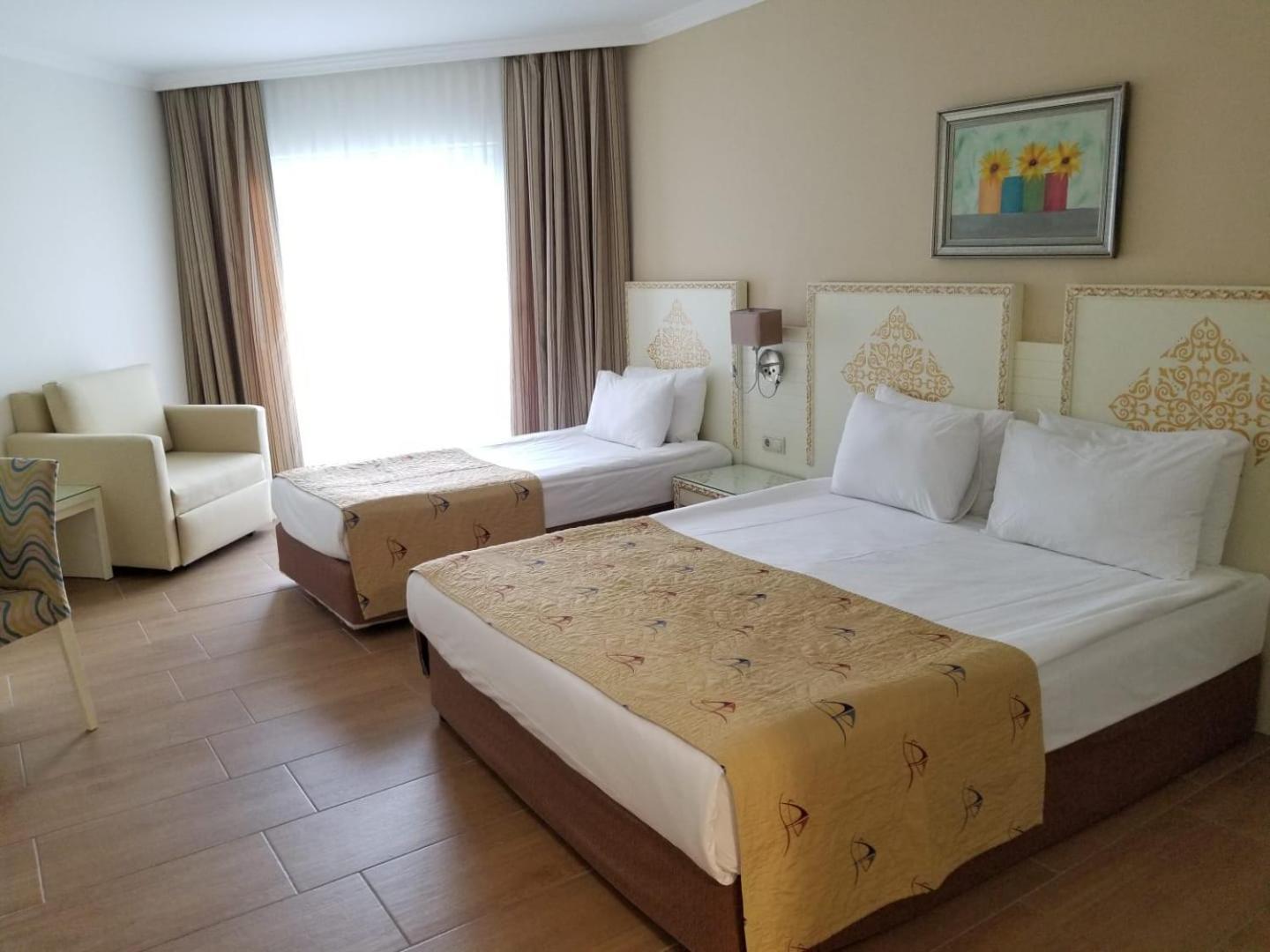Double or Twin Room Side Sea View