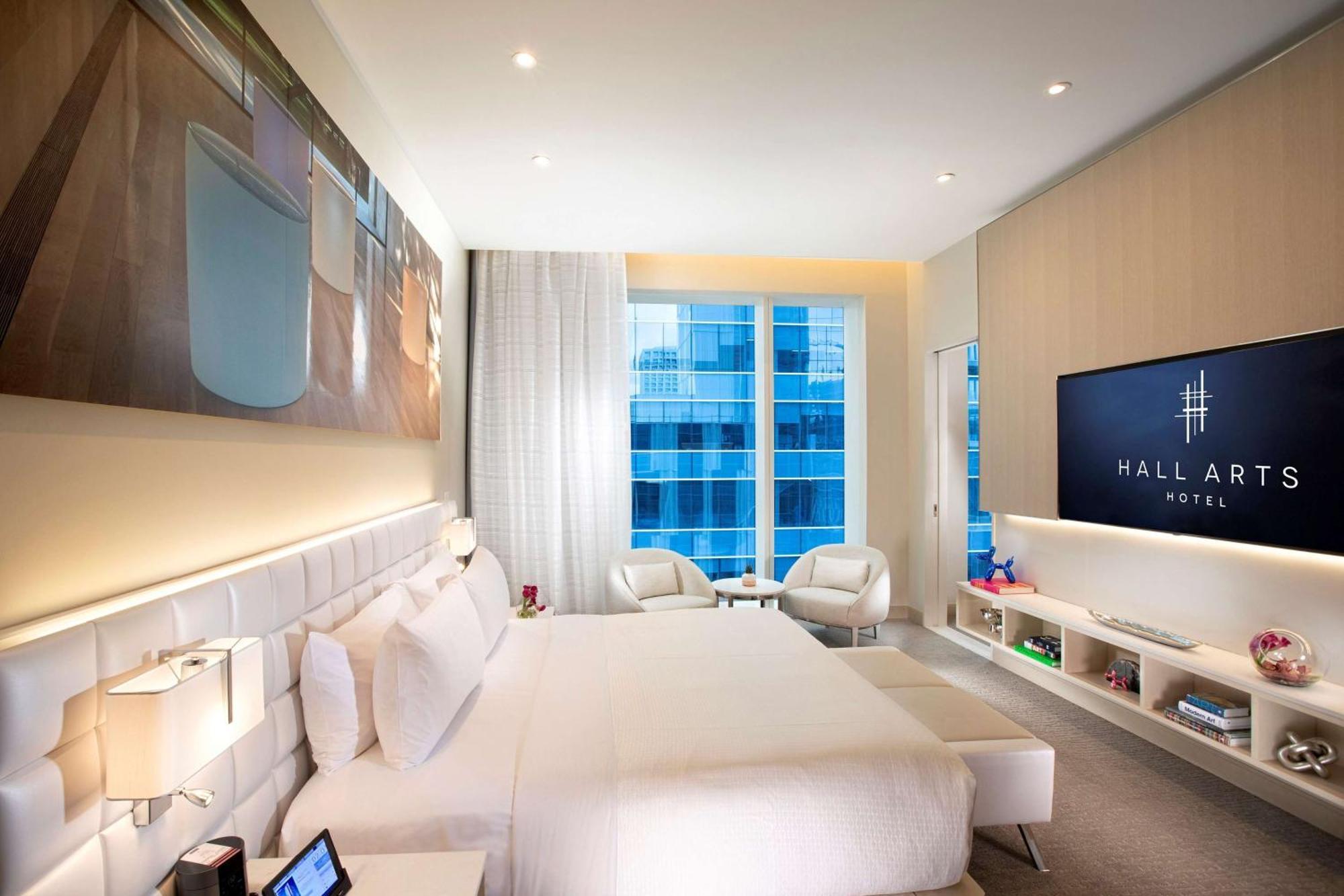 One-Bedroom Arts Suite King Bed City View