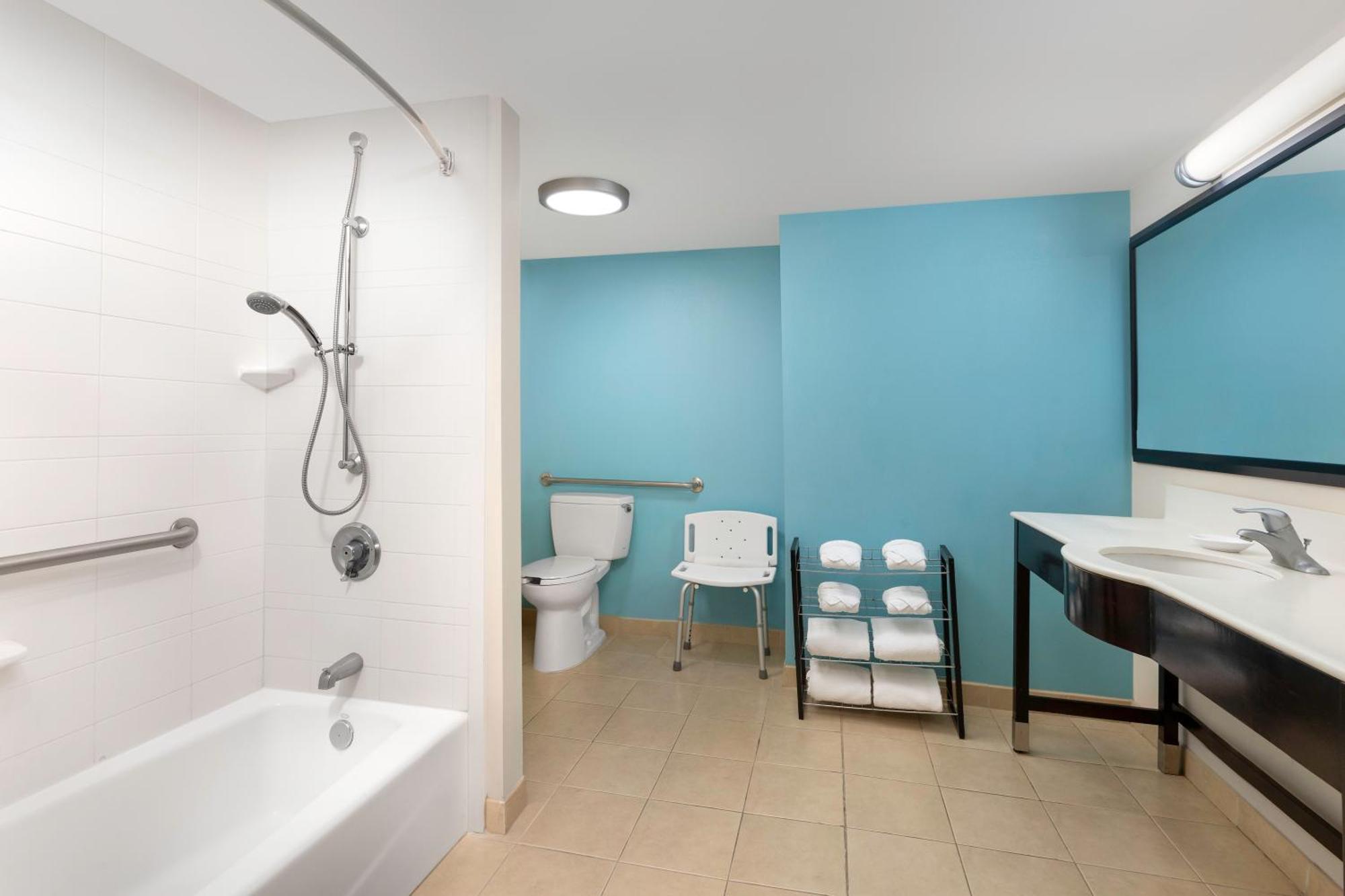 Queen Suite Disability Access or Non-Smoking