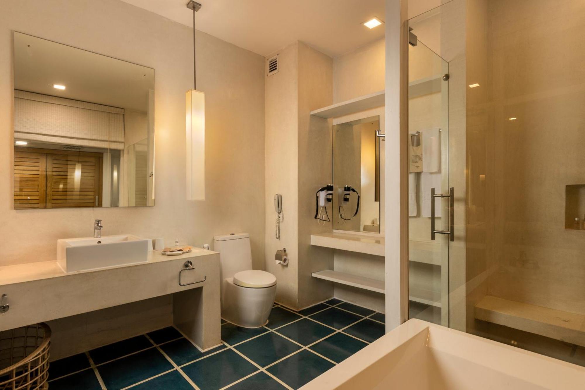 Super Deluxe Double Room Sea view at Center Point Black Coral & at Seaside Social restaurants