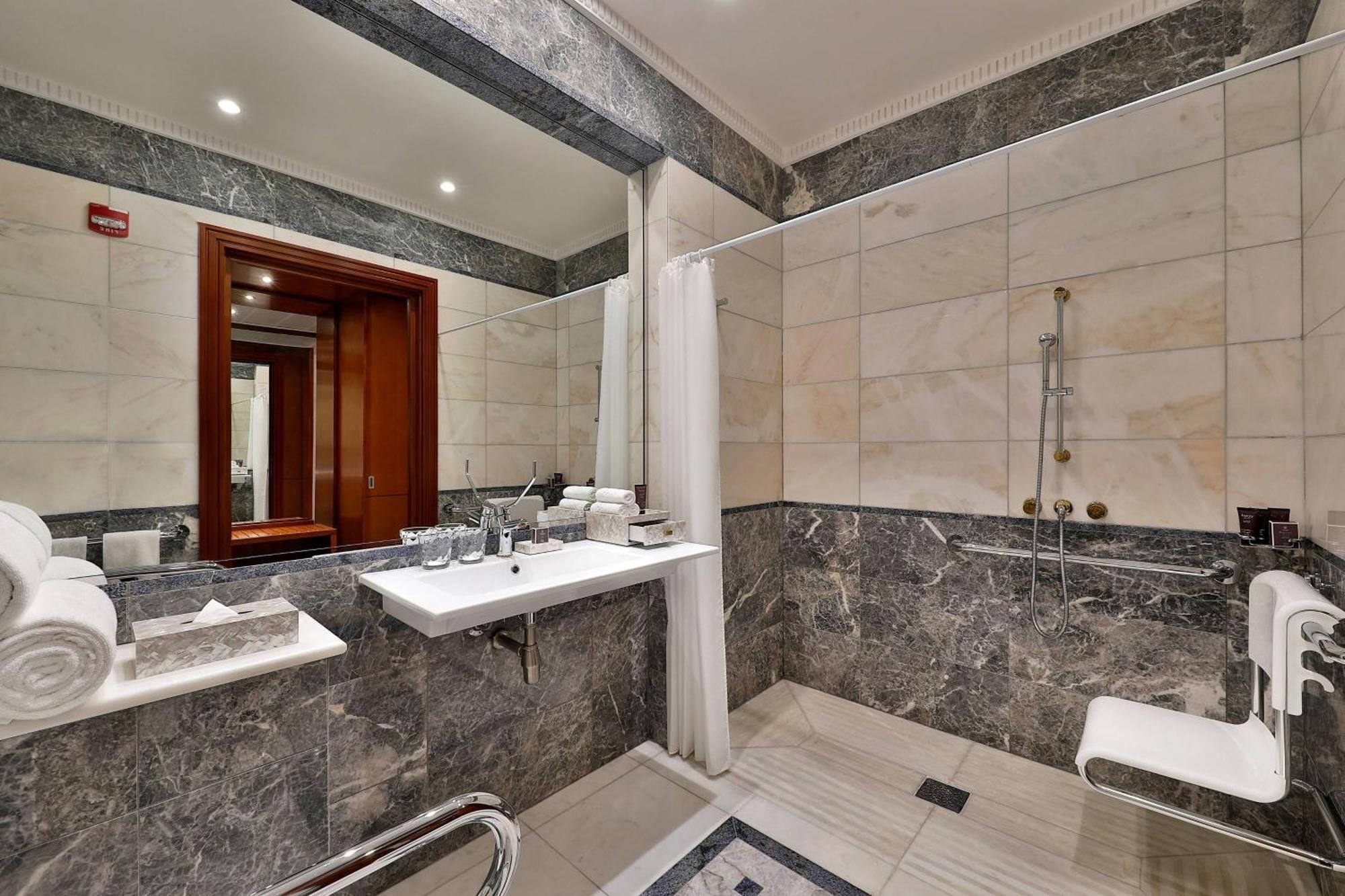 Deluxe Room1 King City view