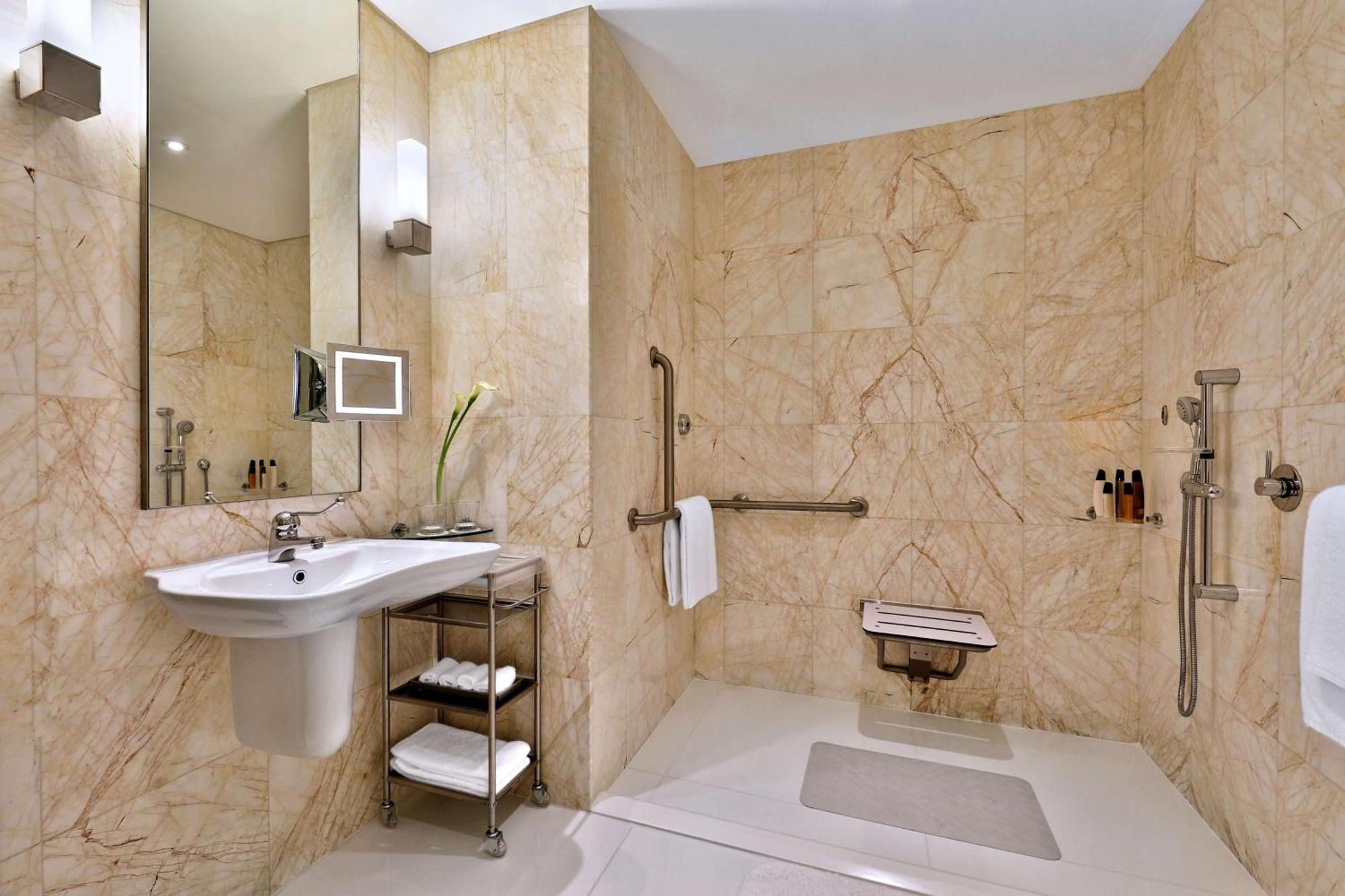 Superior Queen Room Sea View Disability Access