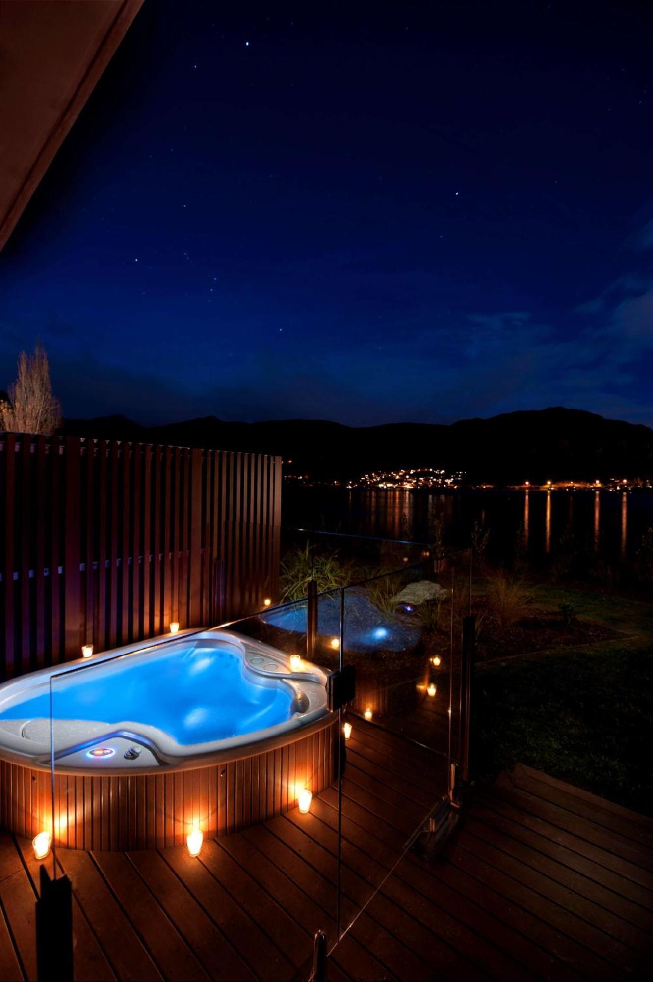 Lake Front King Room with Hot Tub,1547985610:JPEG
