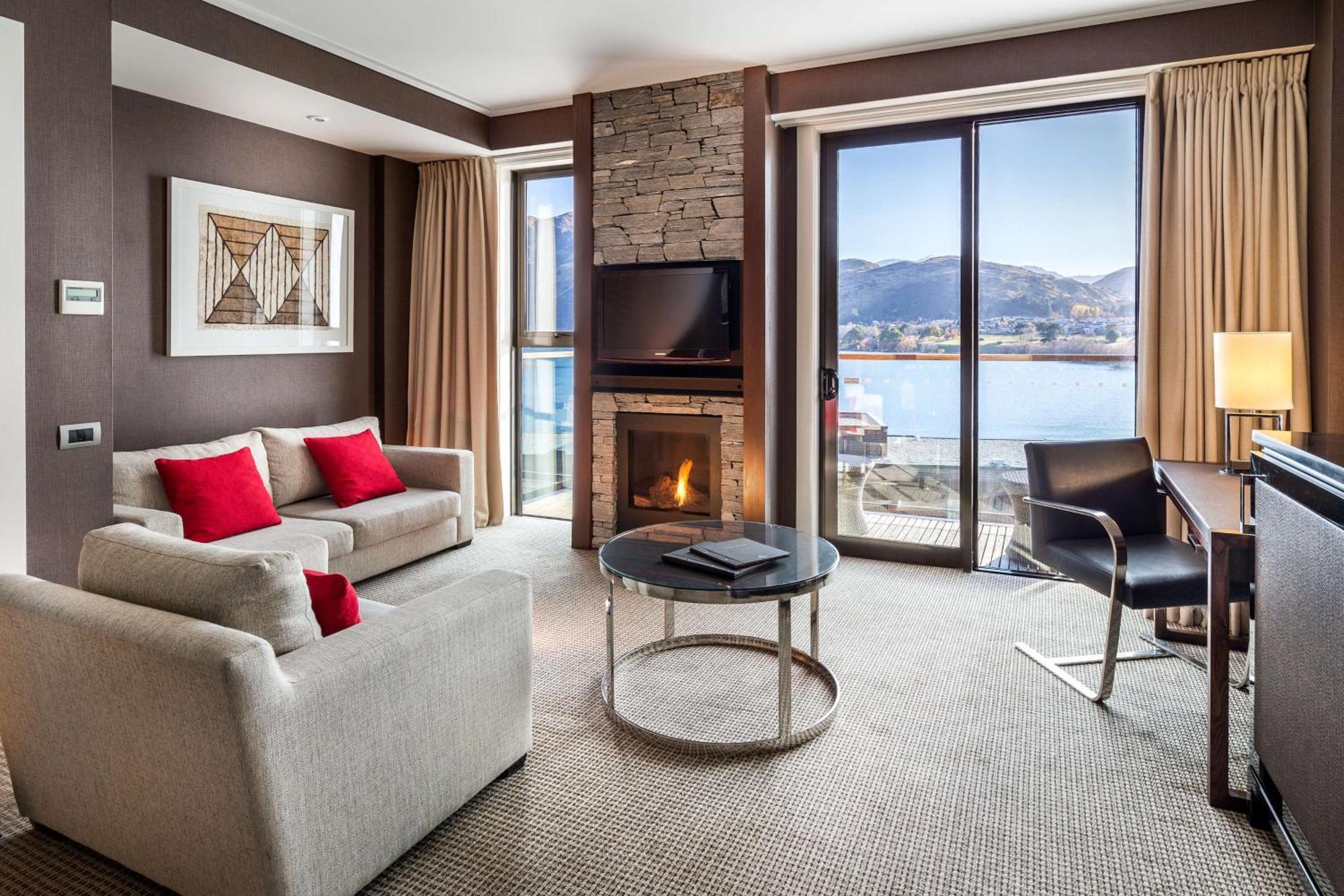 Deluxe King Room LakeView