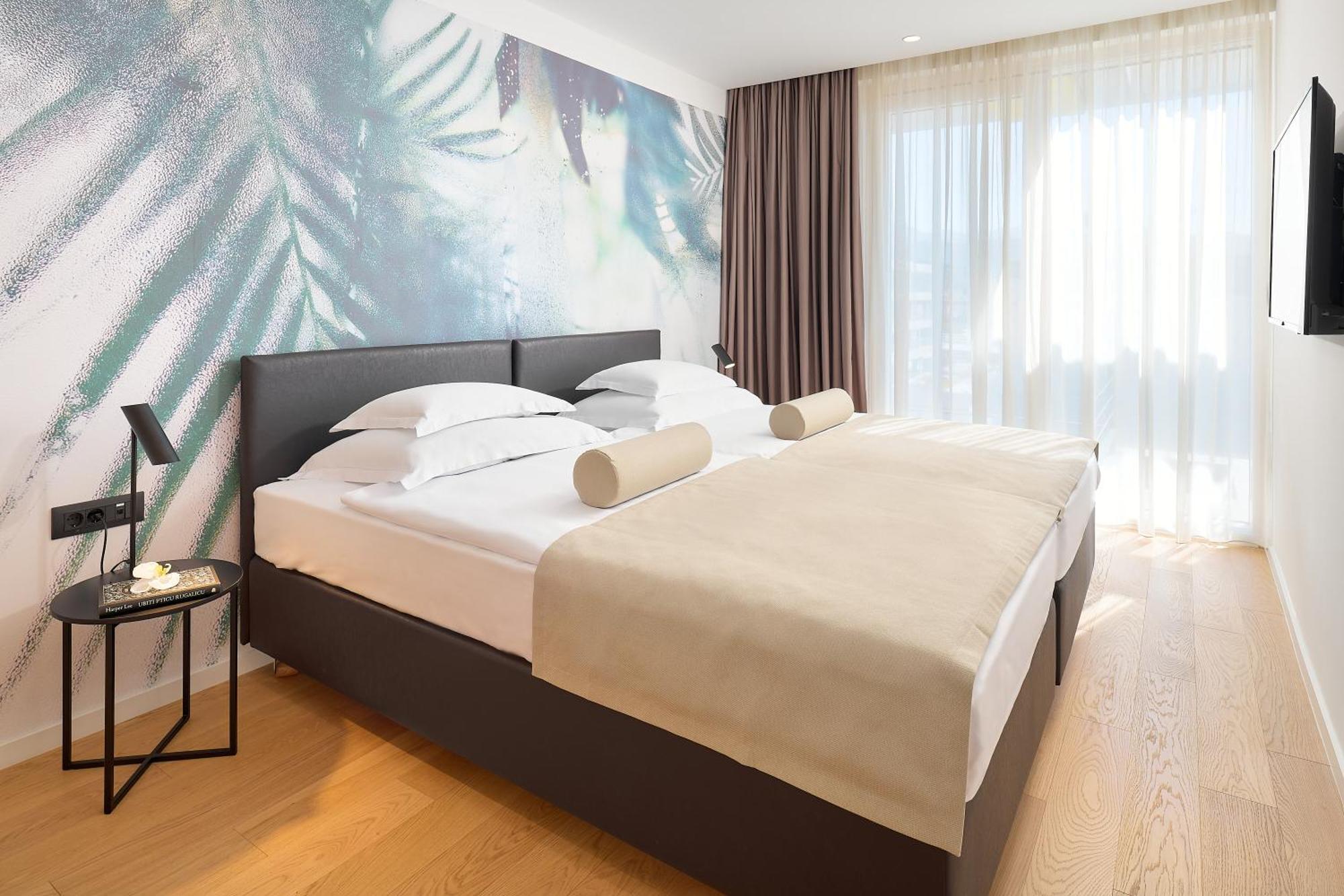 Two-Bedroom Apartment Terrace Sea View Jacuzzi