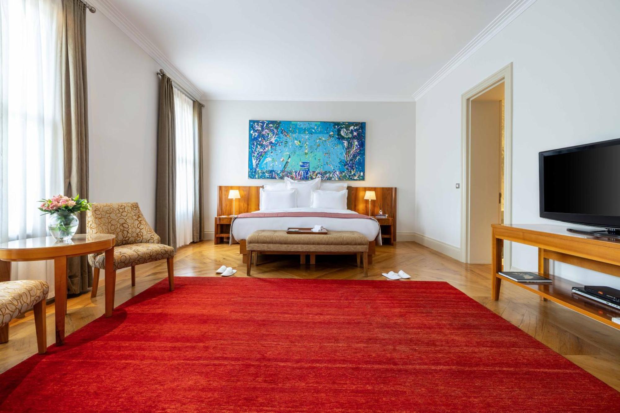 Deluxe Suite,1548653422:JPEG