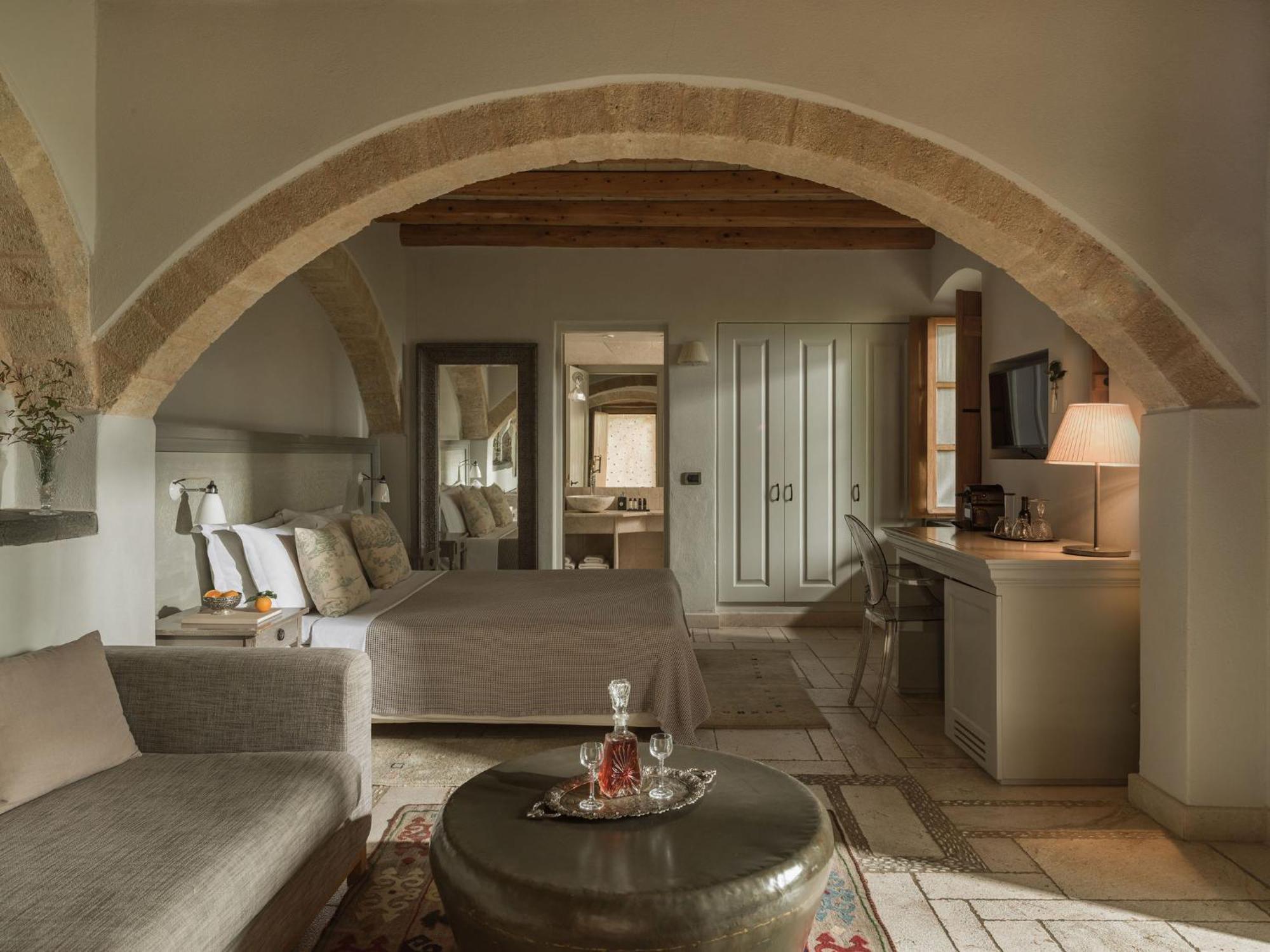 Superior Manor Room,1588080179:JPEG