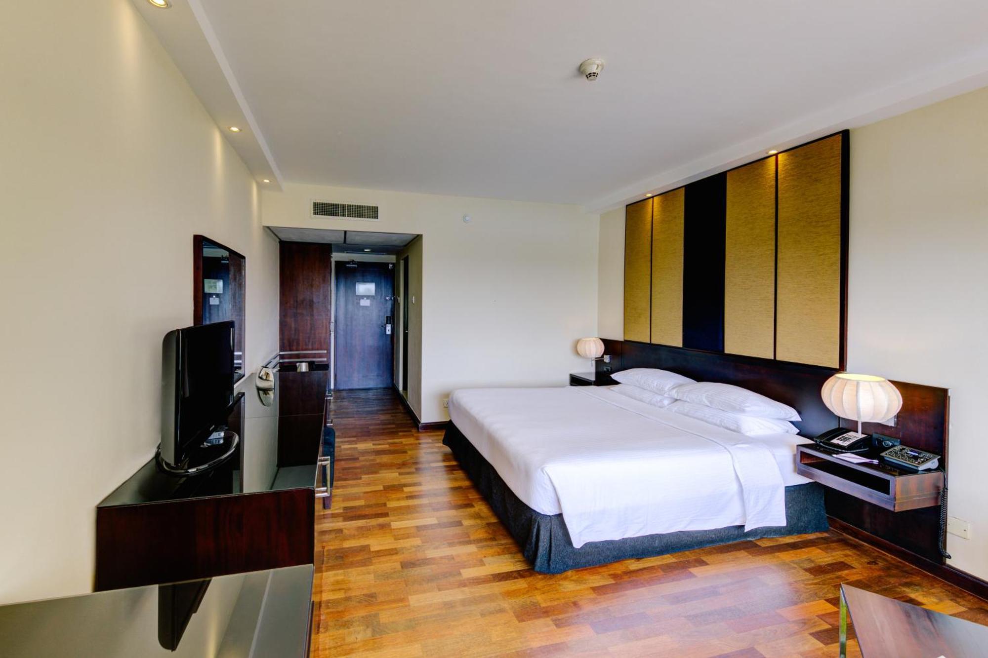 Premium Room Pool & Lakeview