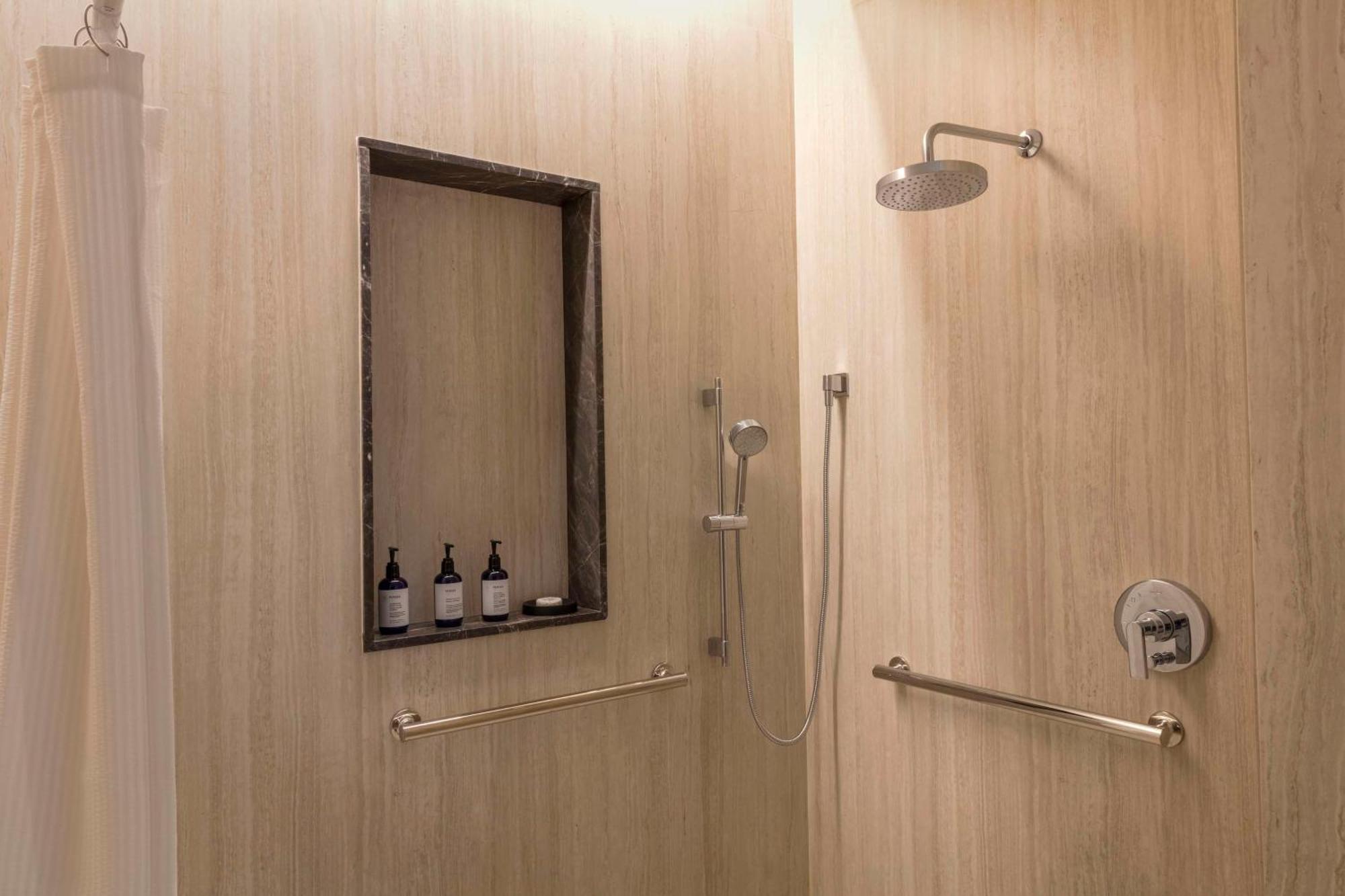 King Room Roll Shower Mobility Access