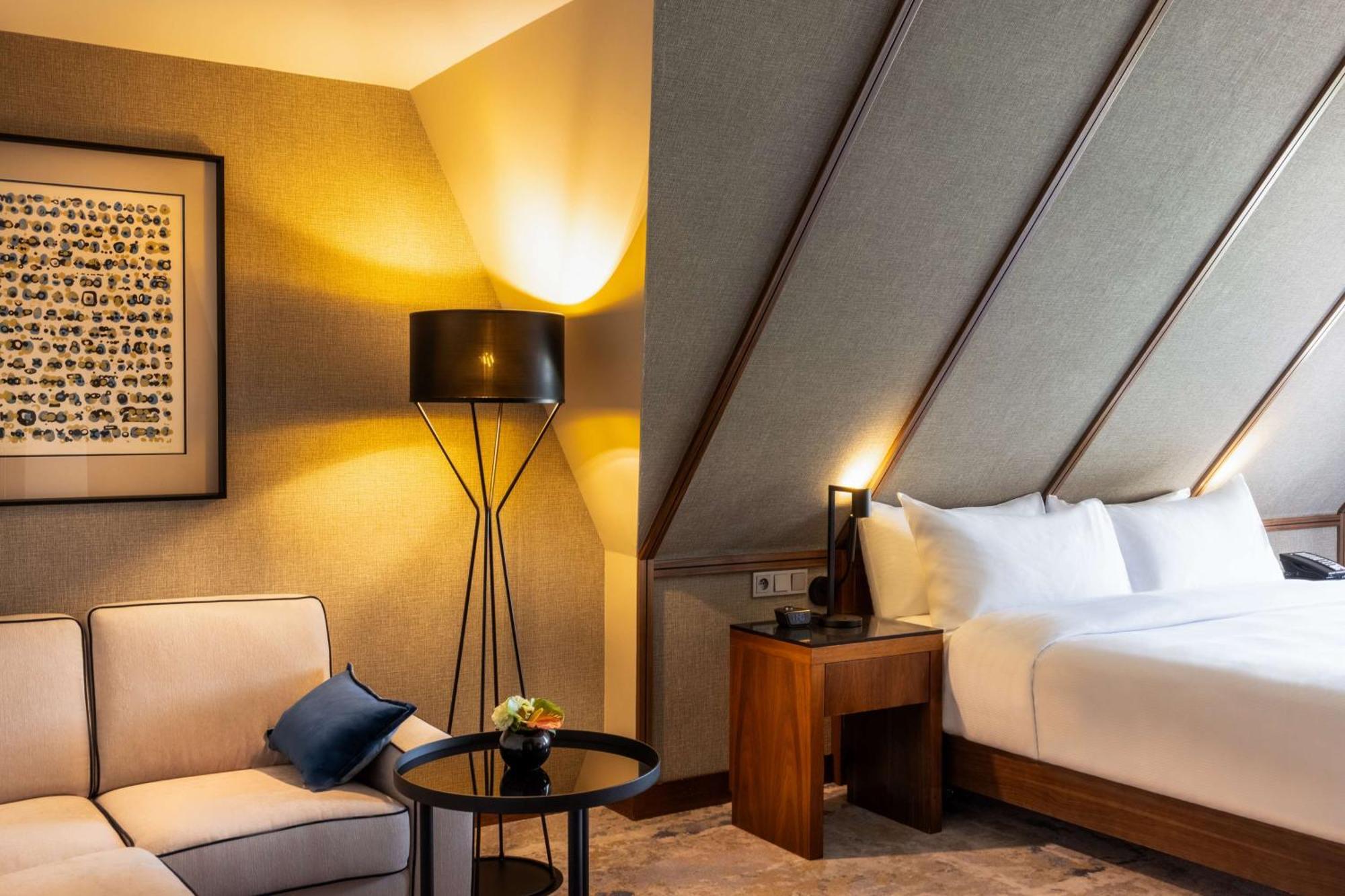 Superior King Room Park or City View