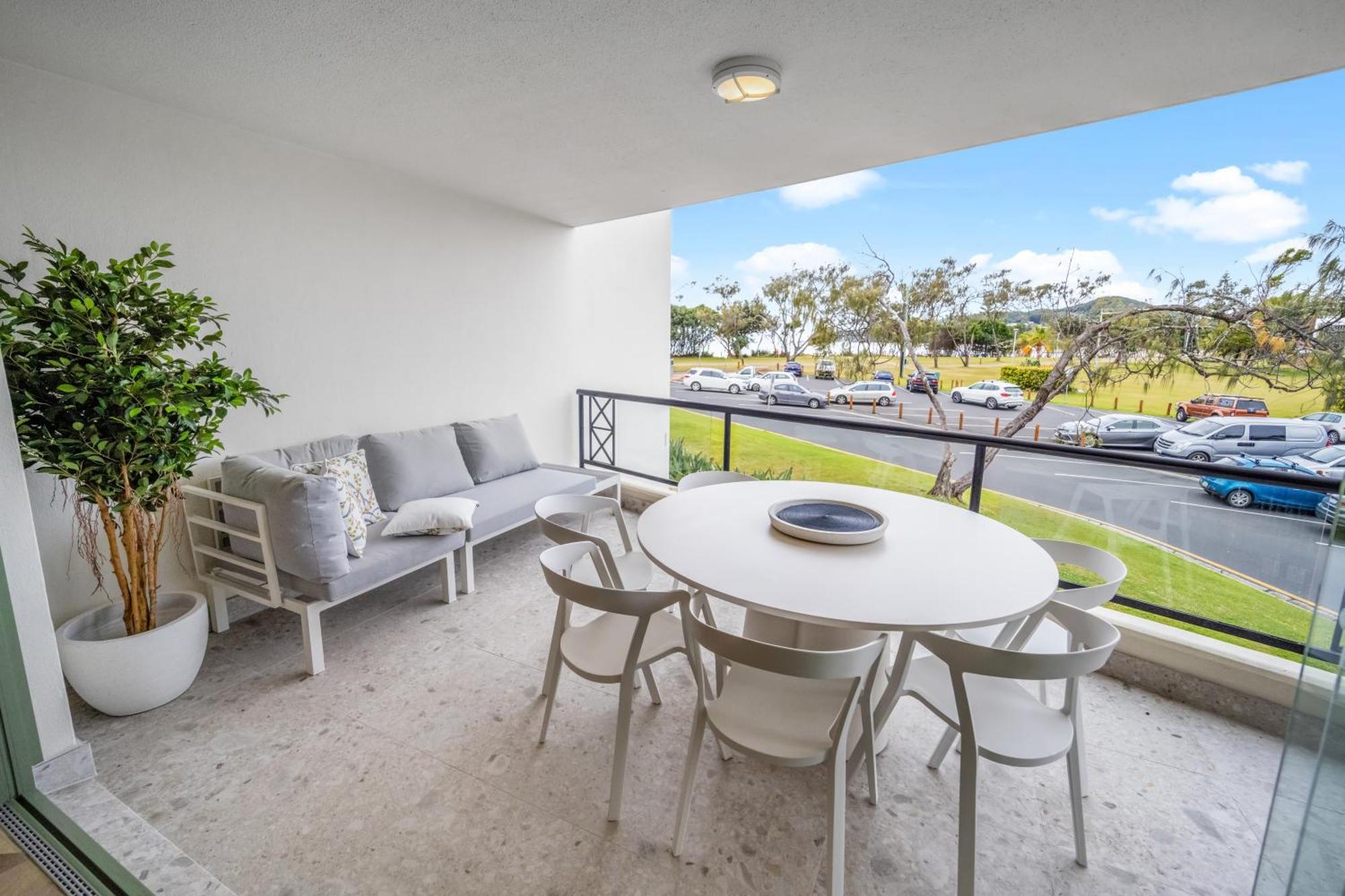 Superior Two-Bedroom Apartment Balcony Apt 12