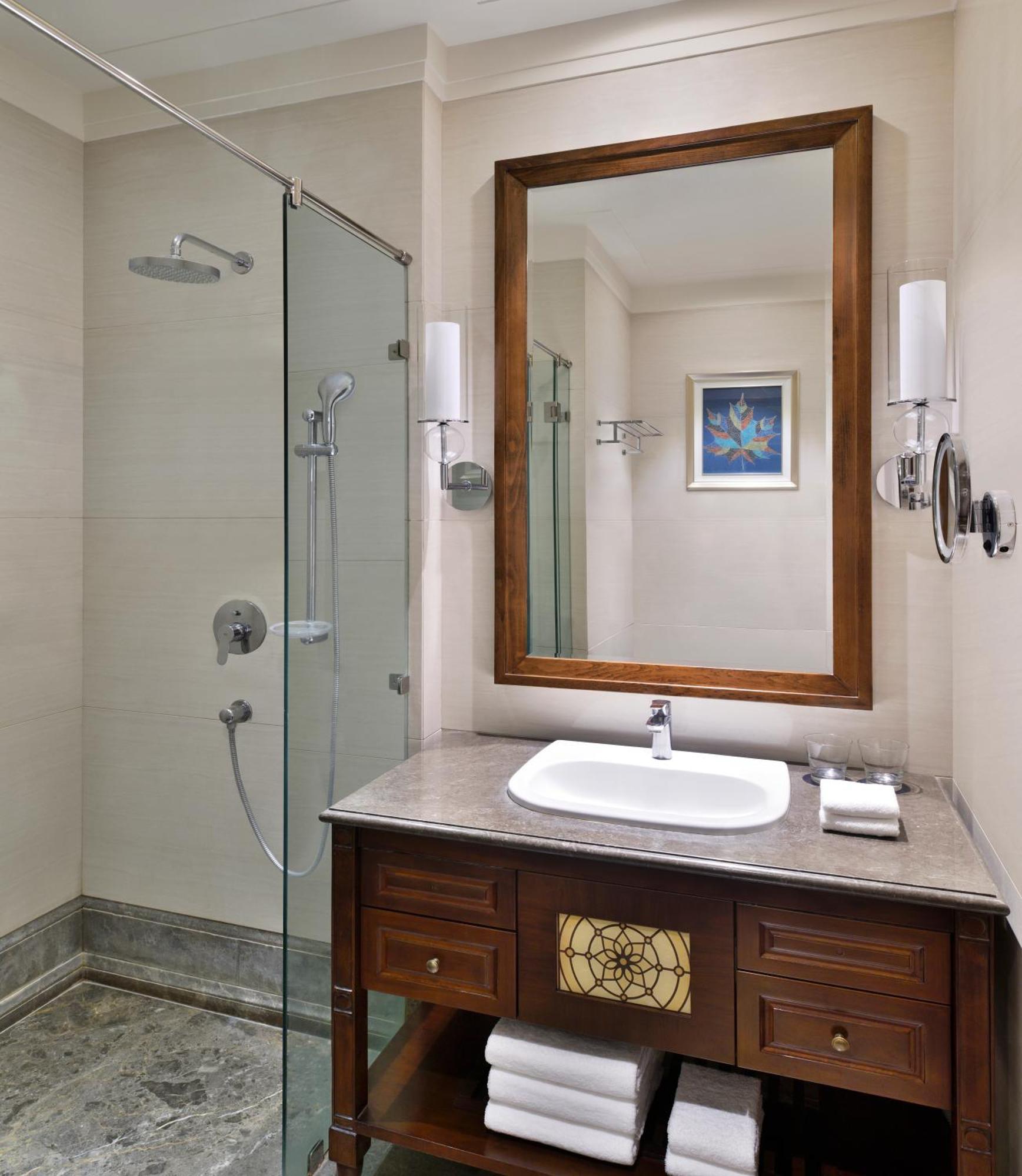 Deluxe King Guest room 1 King Sofa bed City view Complimentary Two pints of beer once per enjoy on Food & Beverages