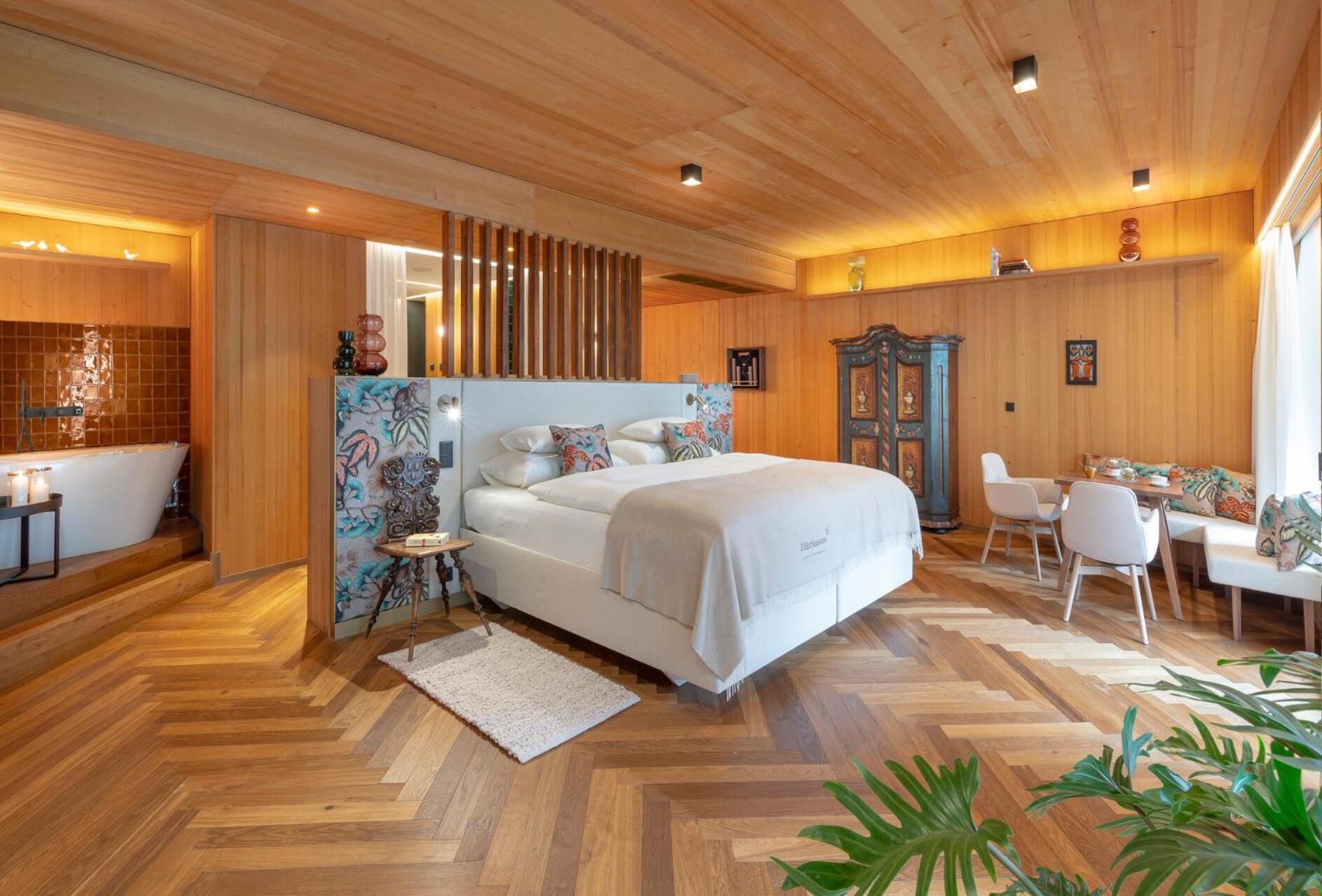 Deluxe Suite