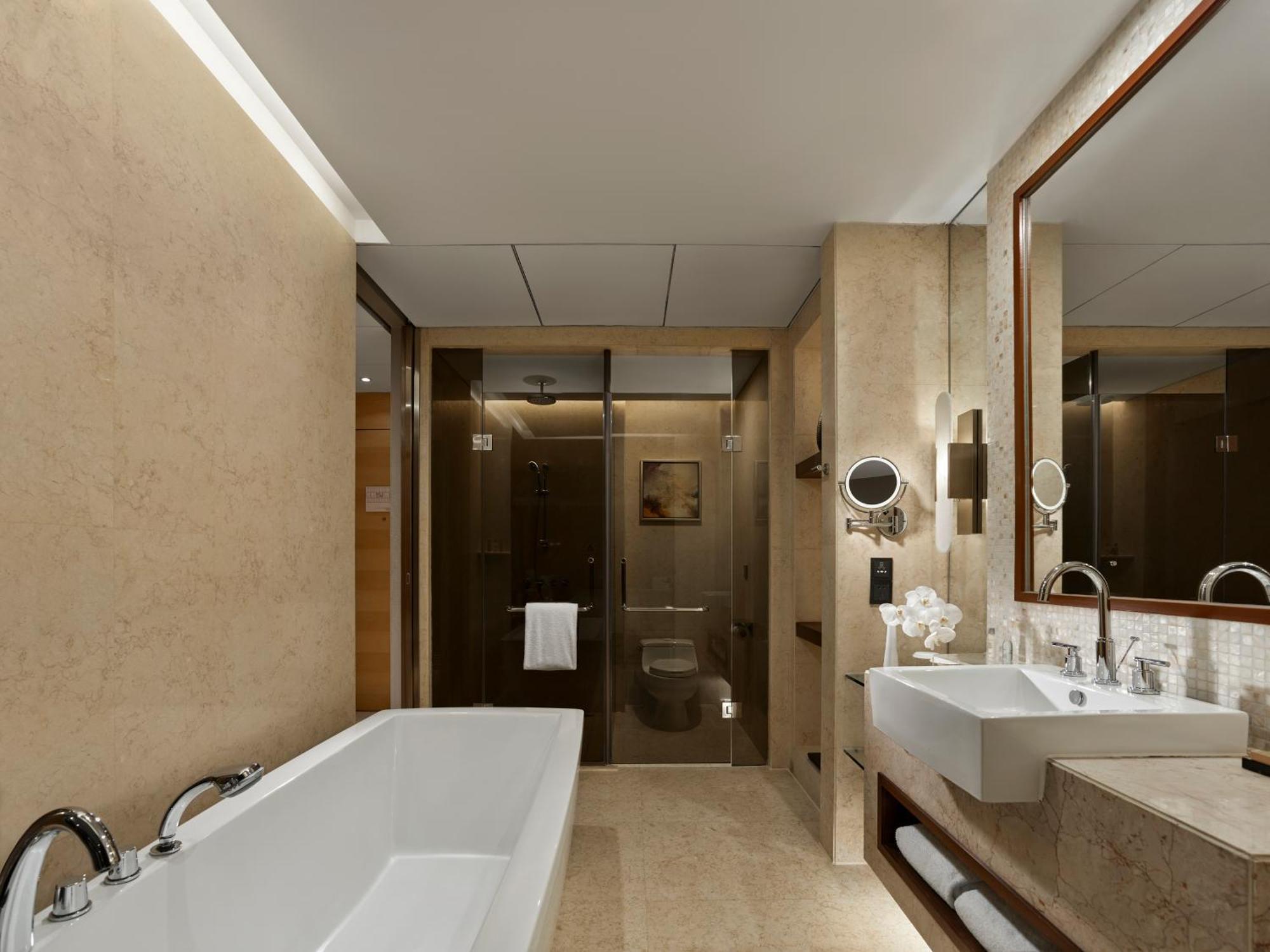 King Room - Near to Fitness Room,1742694352:JPEG