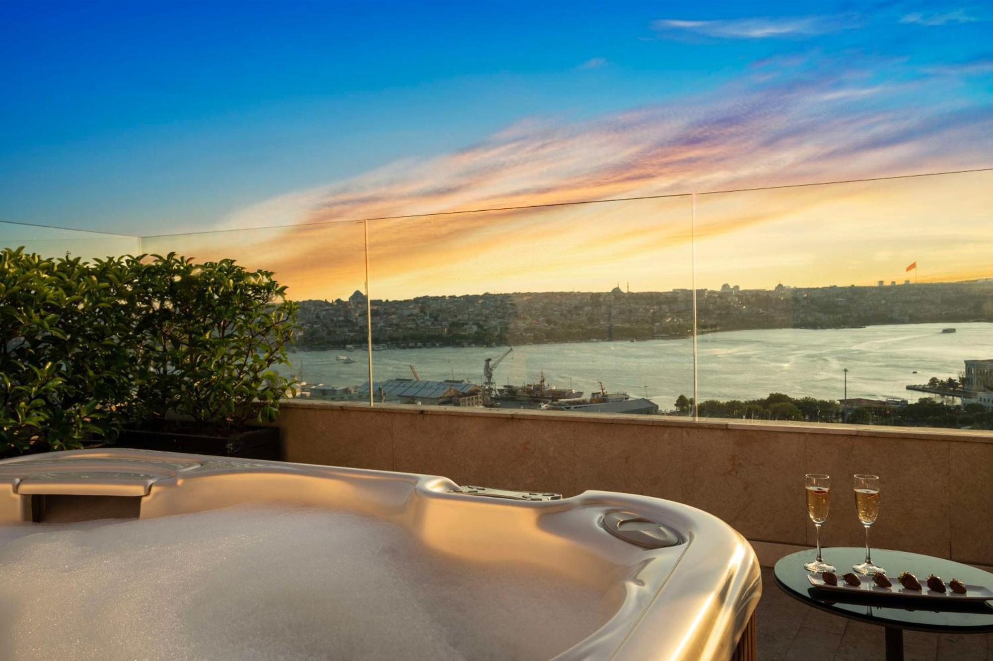 Panoramic Suite Golden Horn View Terrace,1549721314:JPEG