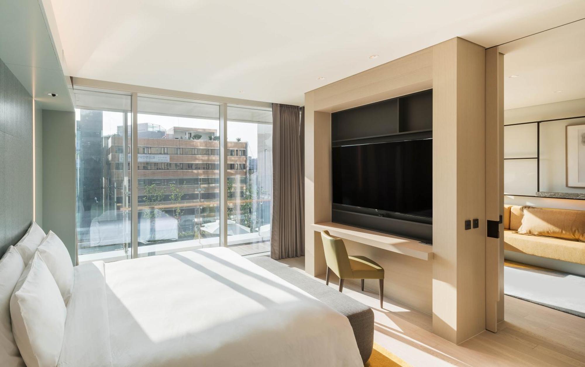 Deluxe King Suite