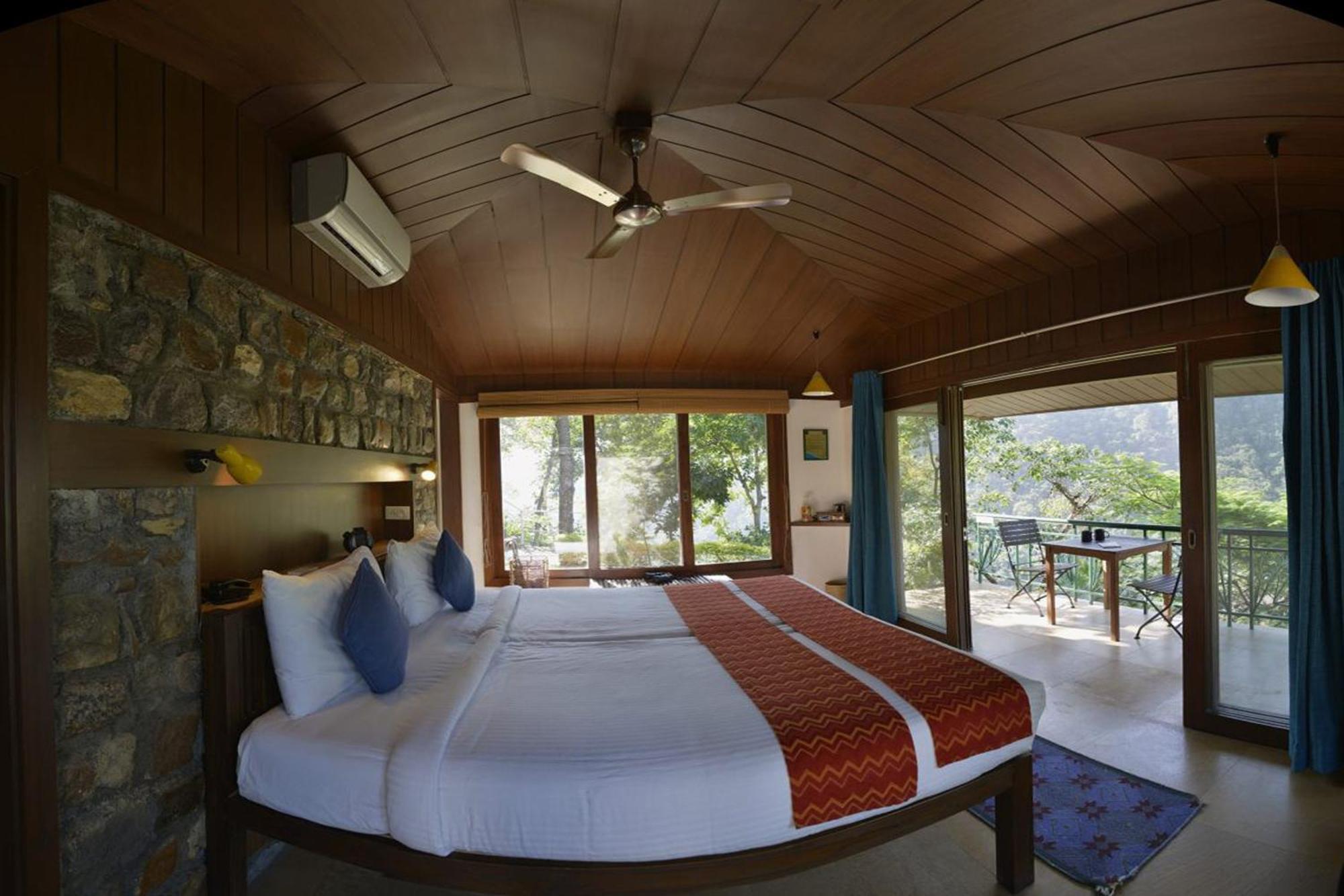 Independent Cottage Pvt Patio Morning & evening tea cookiesWelcome drink upon arrival One complimentary hike amidst nature One yoga session on food beverage