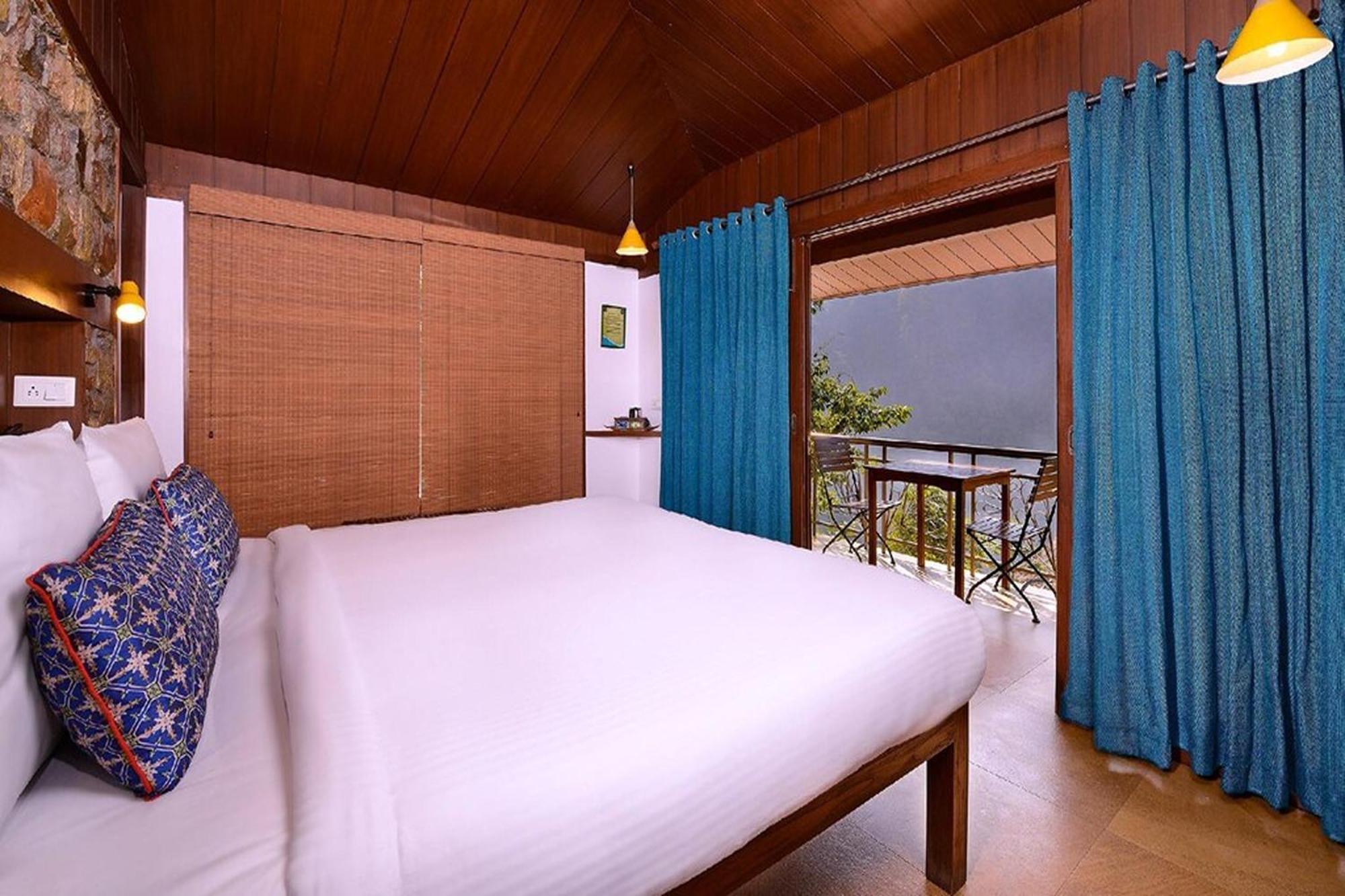 Independent Cottage Pvt Patio Morning & evening tea cookiesWelcome drink upon arrival One complimentary hike amidst nature One yoga session on food beverage