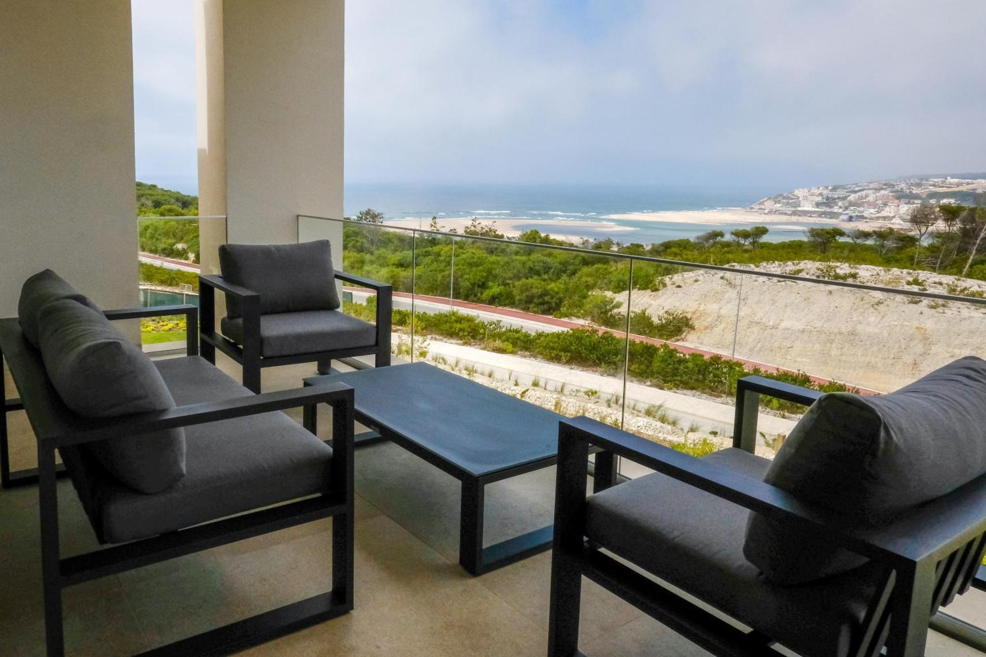Three-Bedroom Apartment with Sea View,1554462808:JPEG