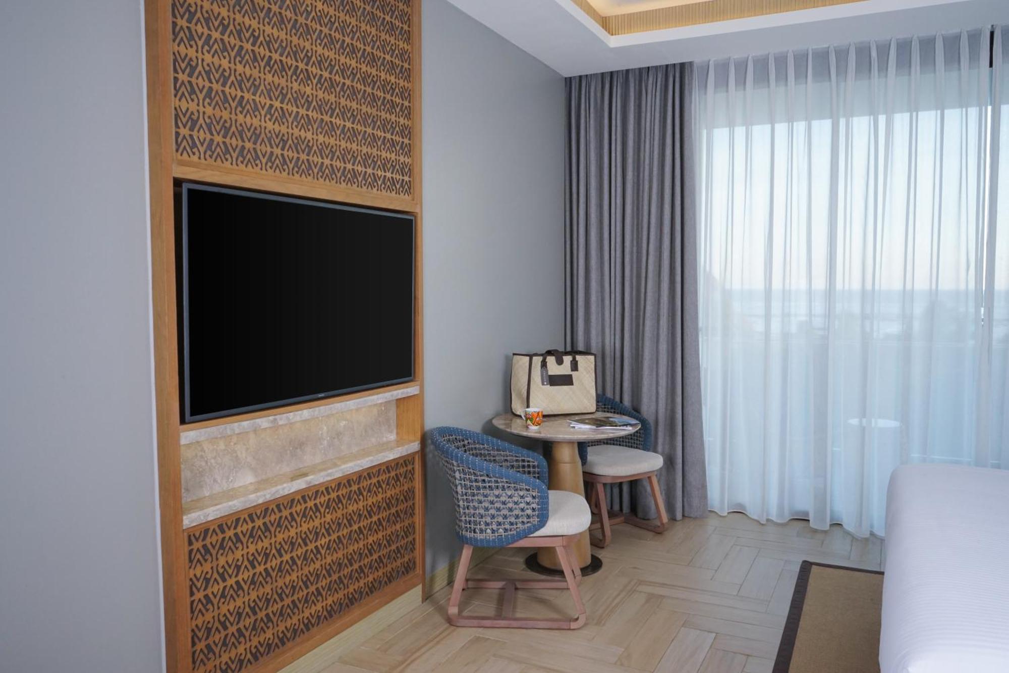 Deluxe King Room with Balcony,1555490368:JPEG