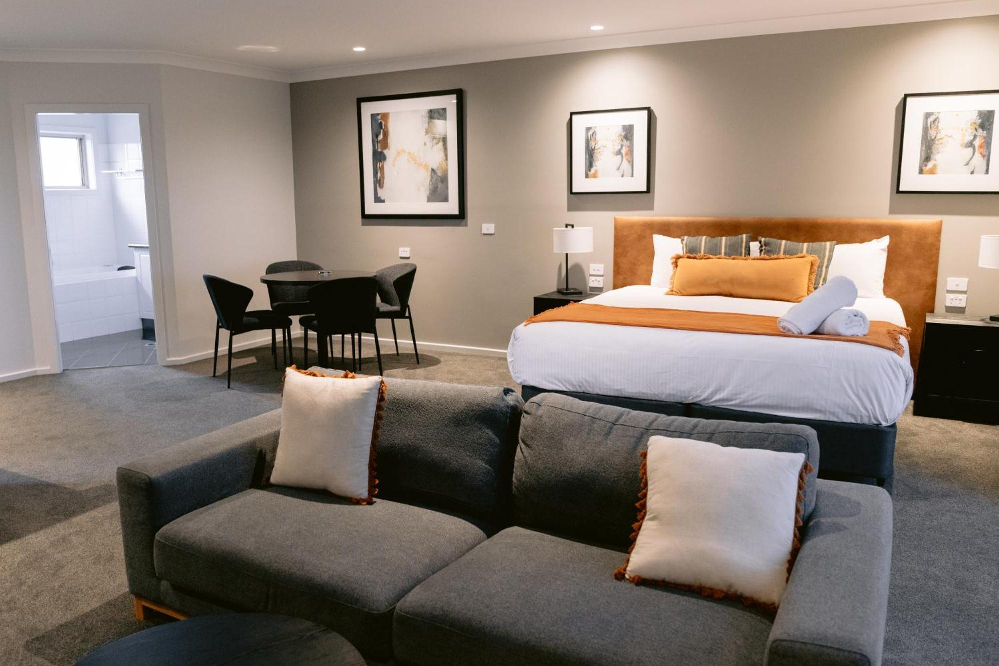 Luxury Suite Spa Bath