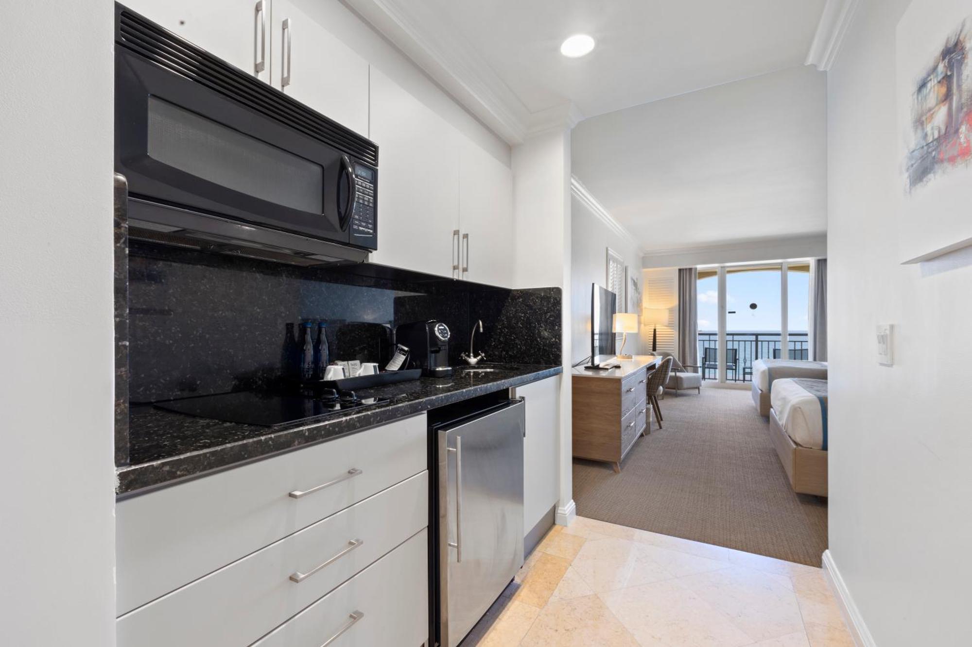 Queen Studio with Oceanfront View