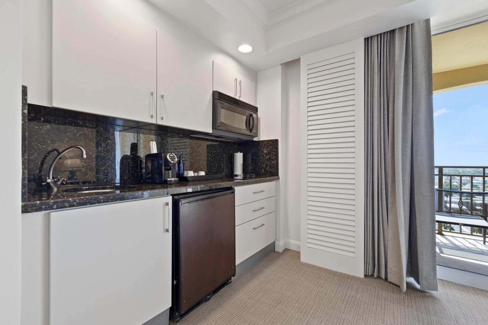 One-Bedroom Suite City View