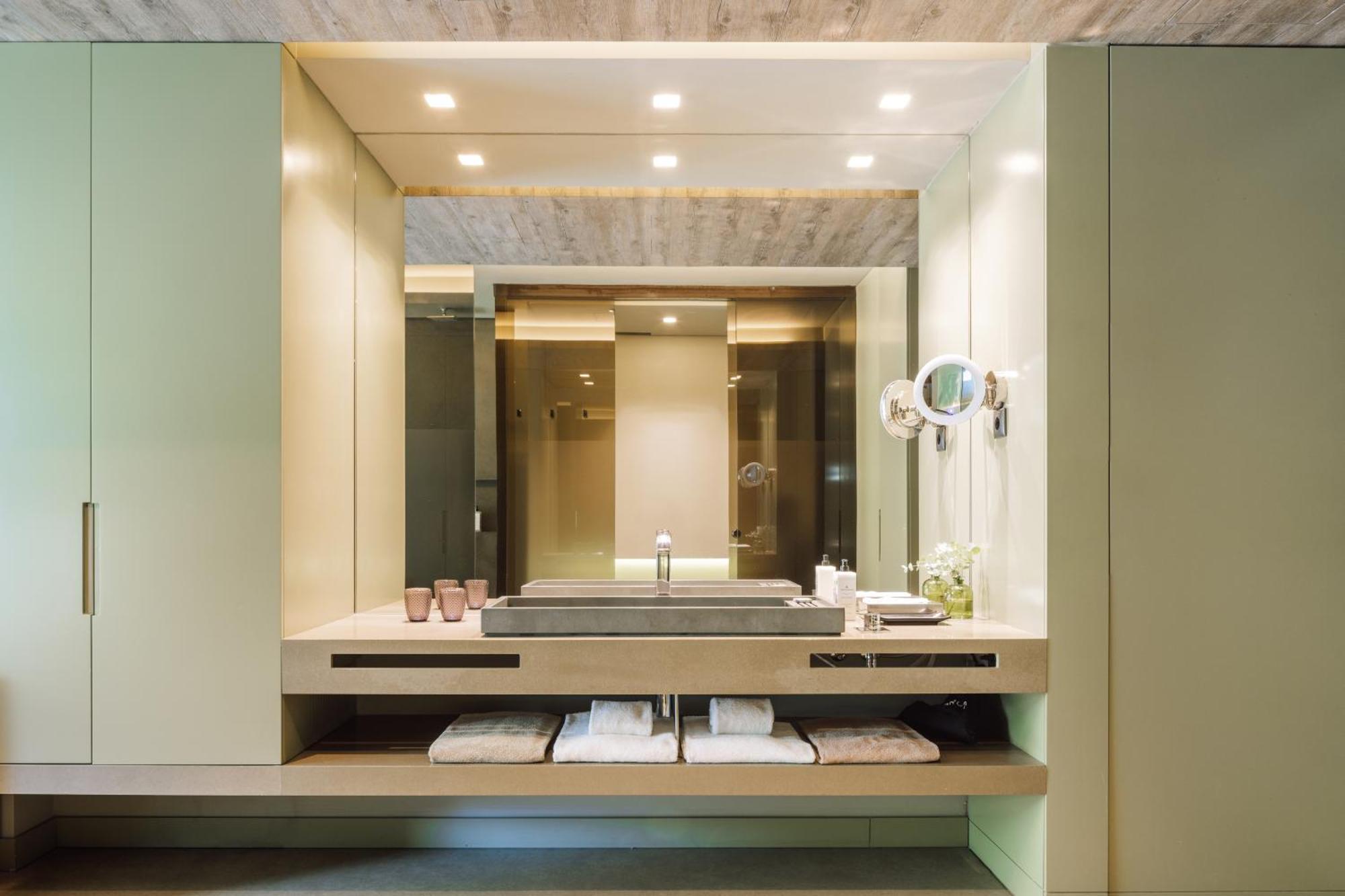 Courtyard Room