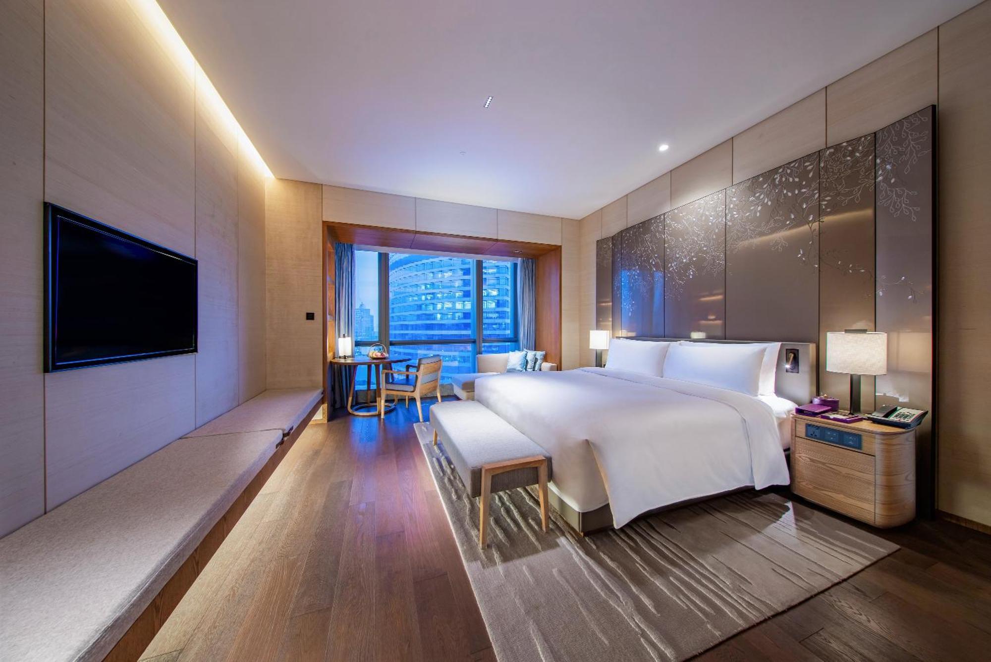 Premier King Room City View