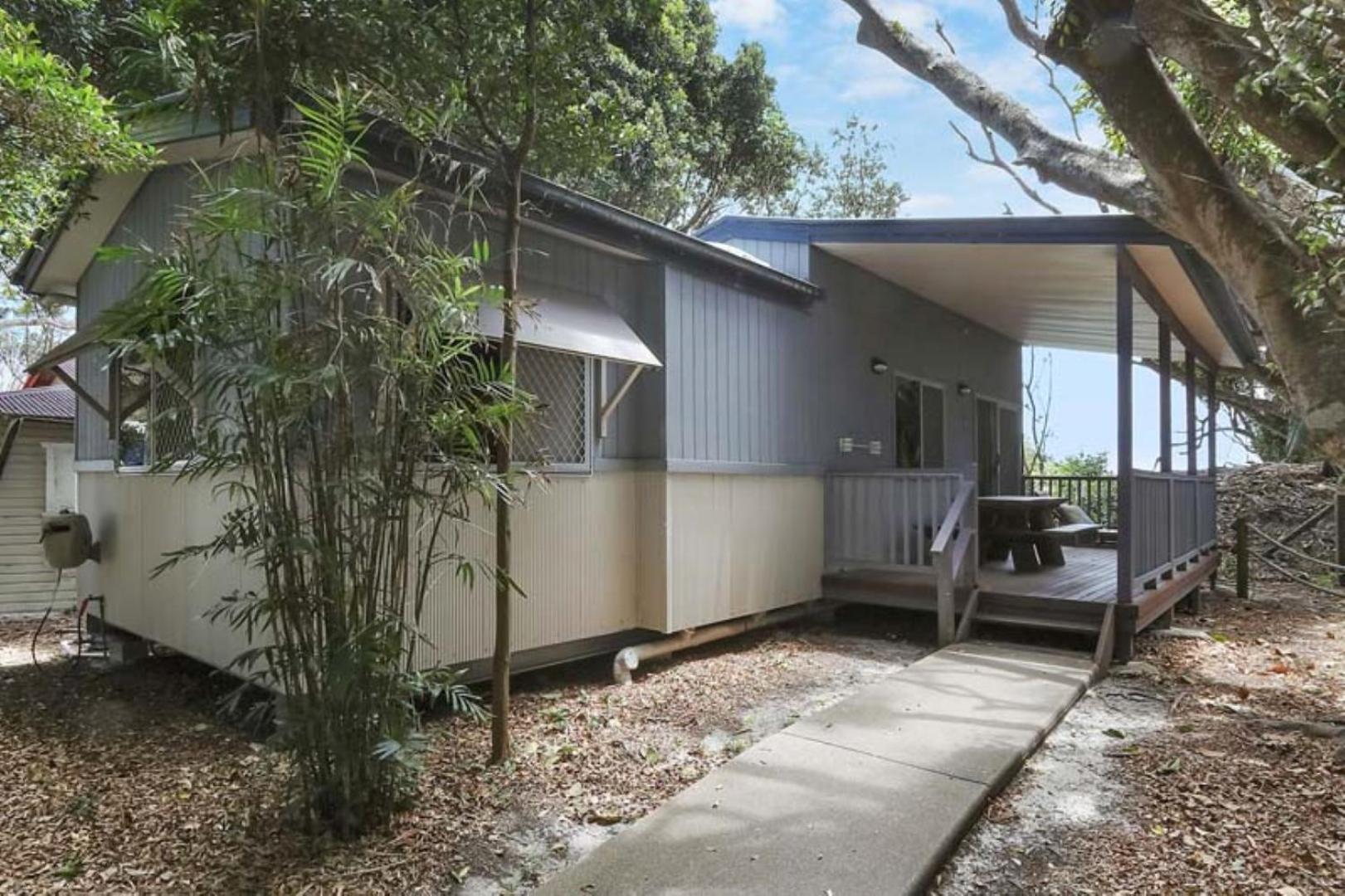 Standard Cabin – Sleeps 5