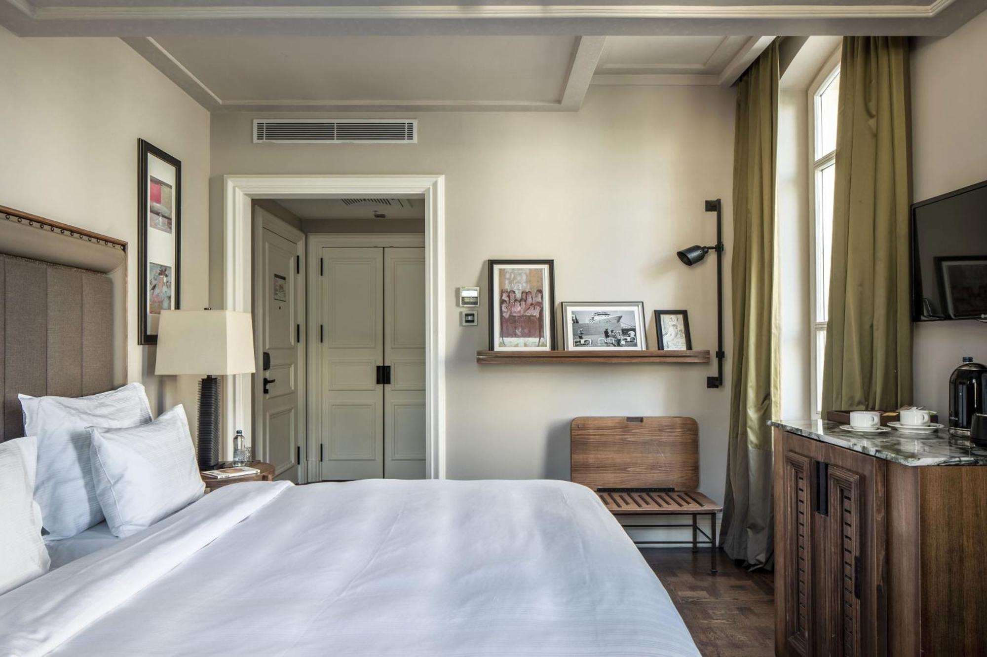 Deluxe King Room,1668080421:JPEG