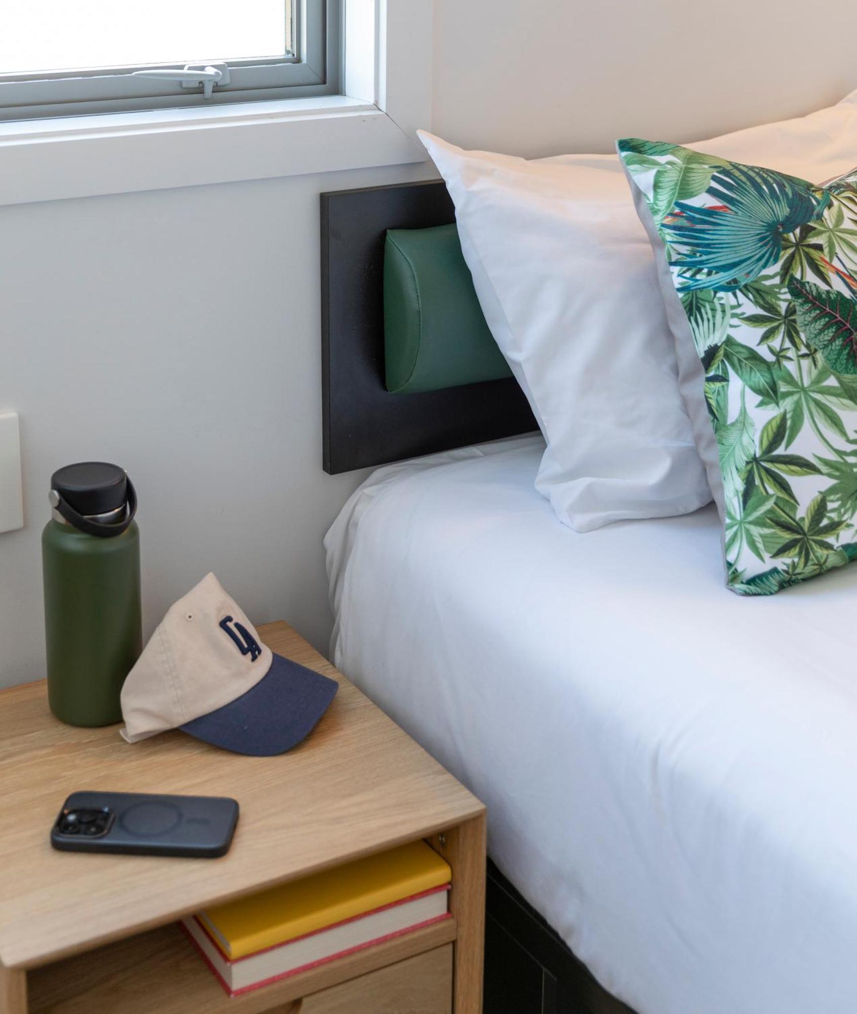 Queen Room with Private Bathroom - Disability Access