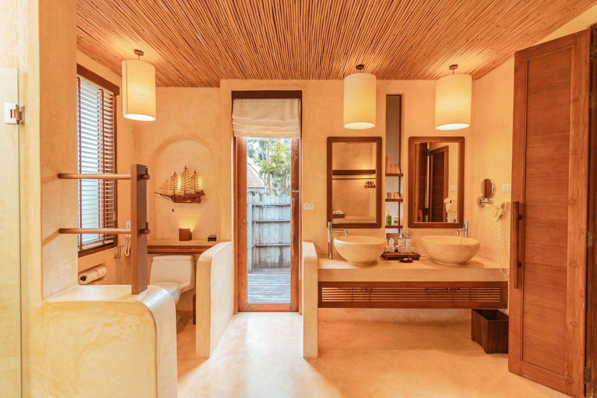 Grand Pool Villa