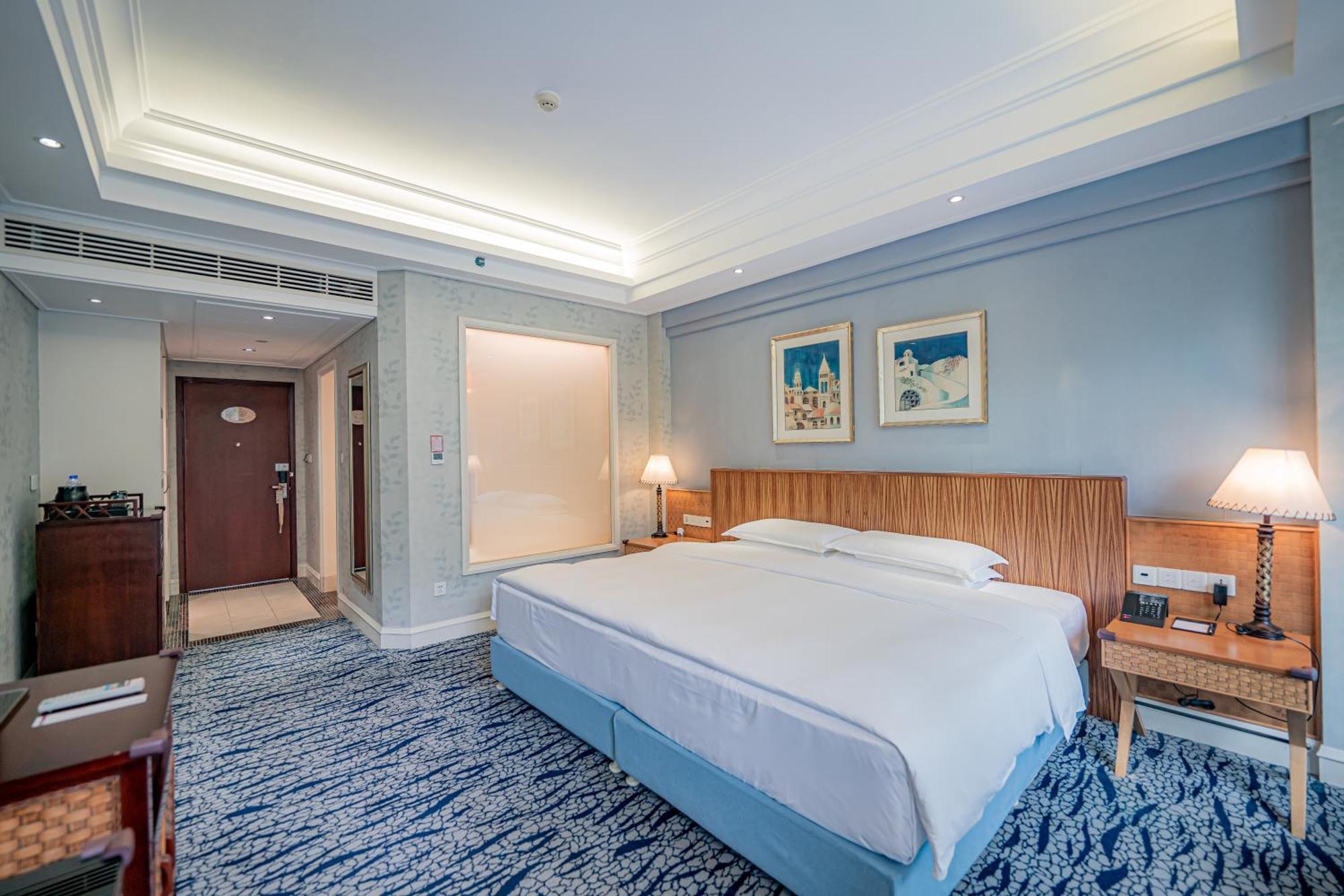 Poolside Superior King Room