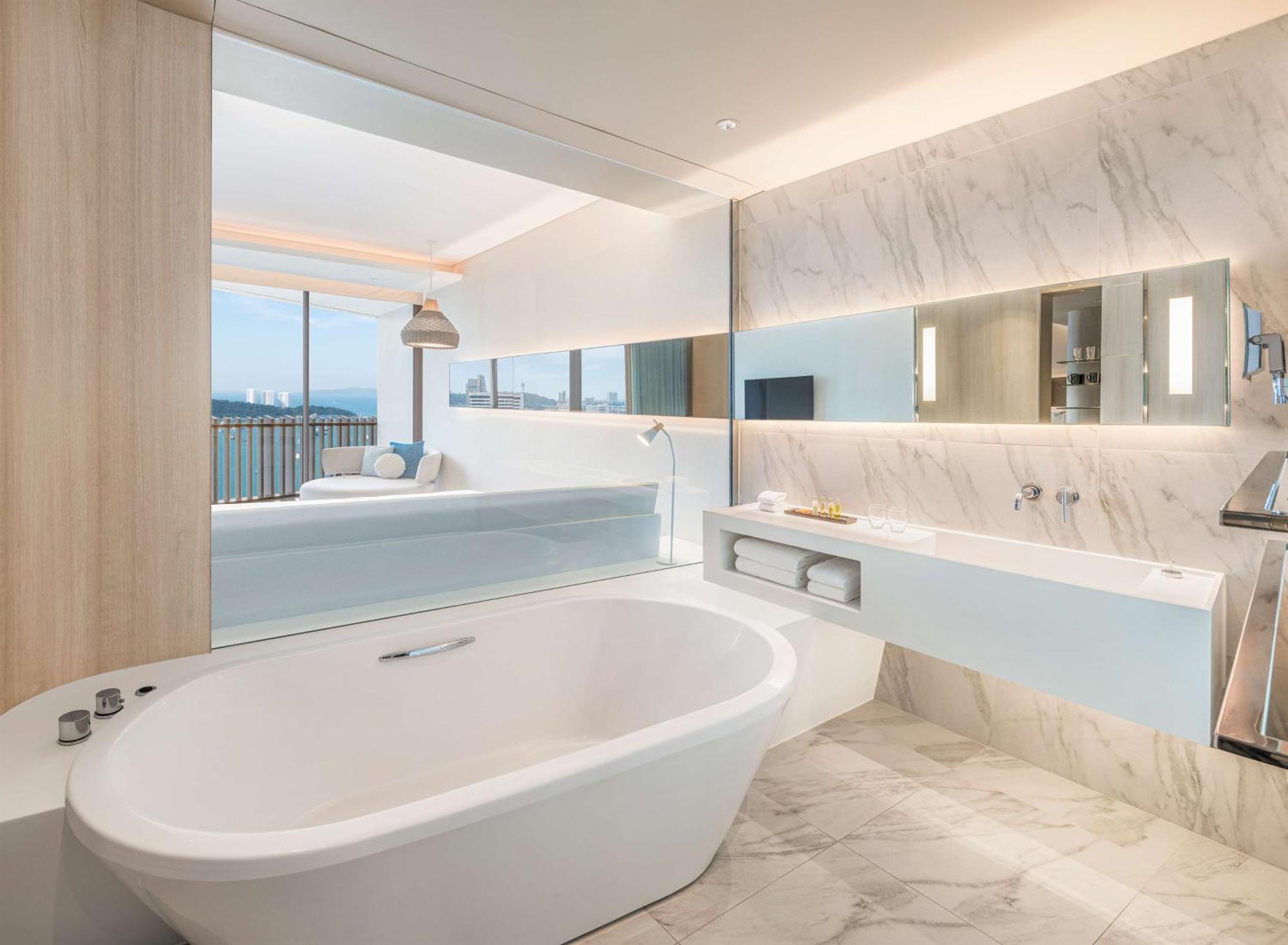 Deluxe King Room Ocean View