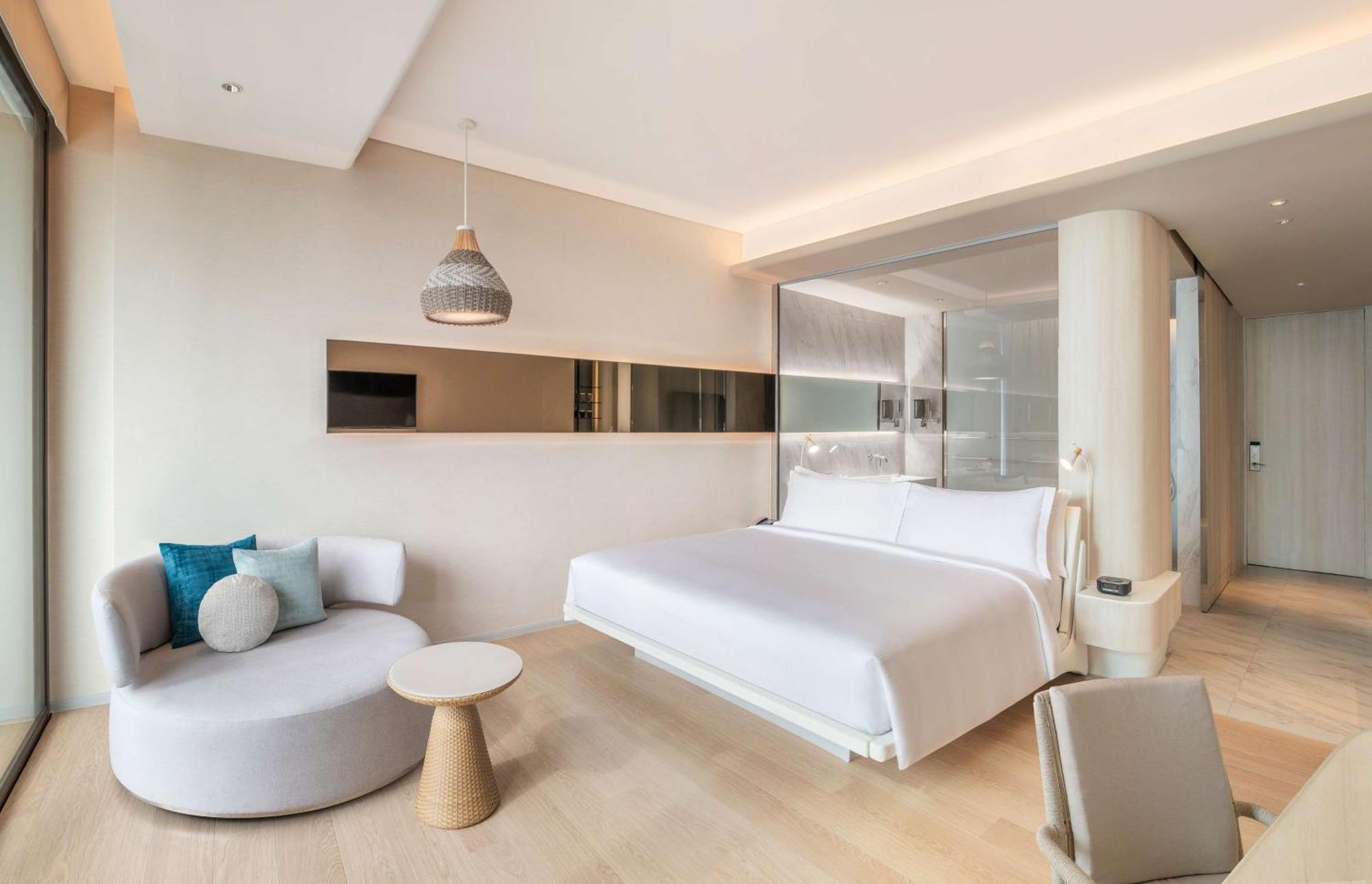 Deluxe King Room Ocean View