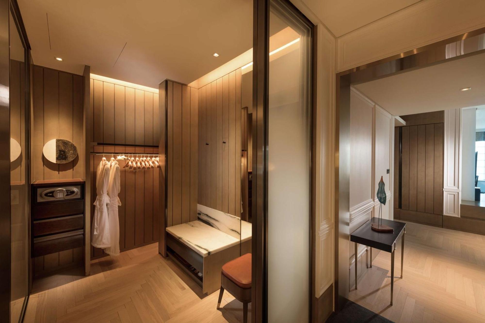 Premium King Suite