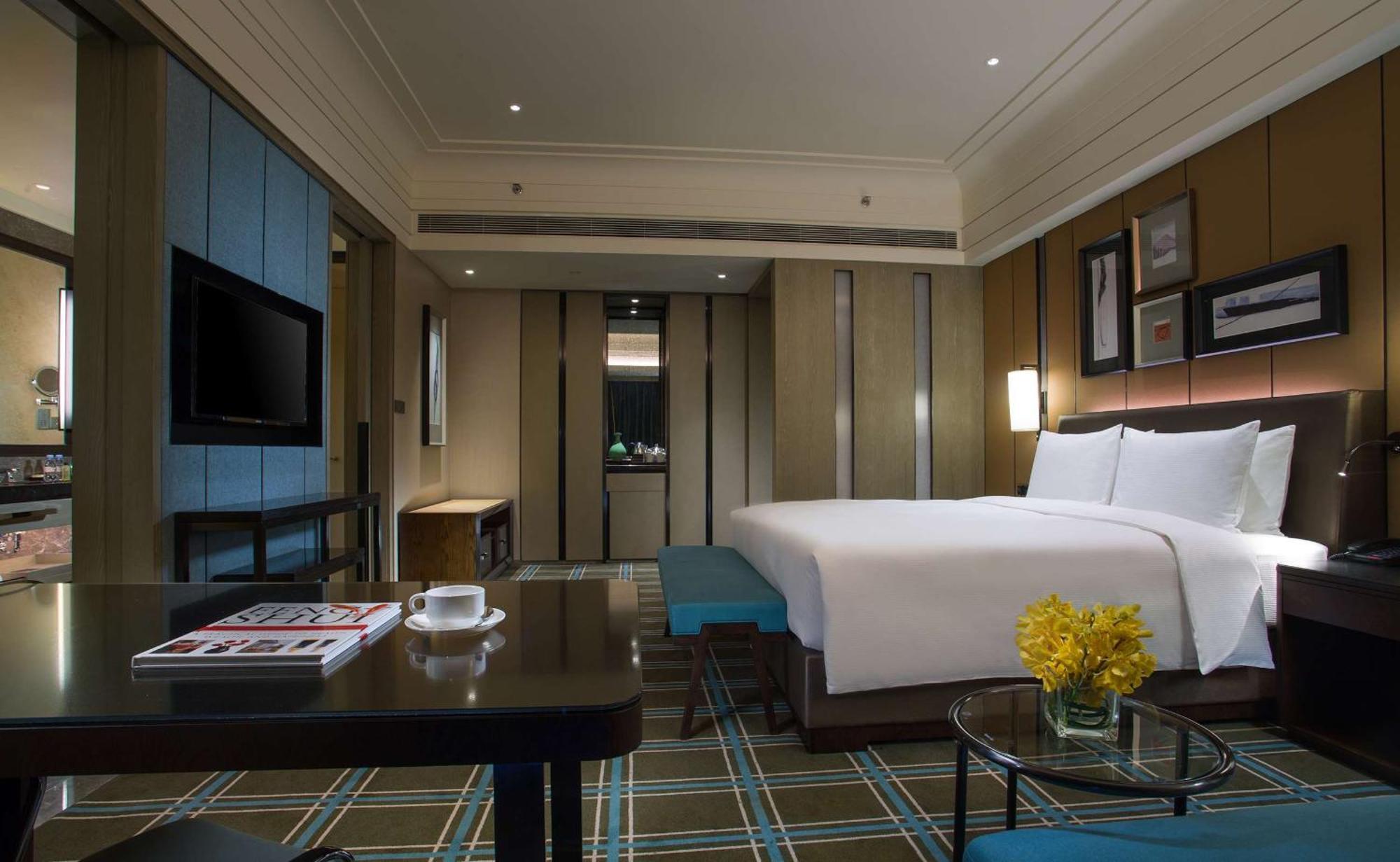 Executive King Room Lounge Access