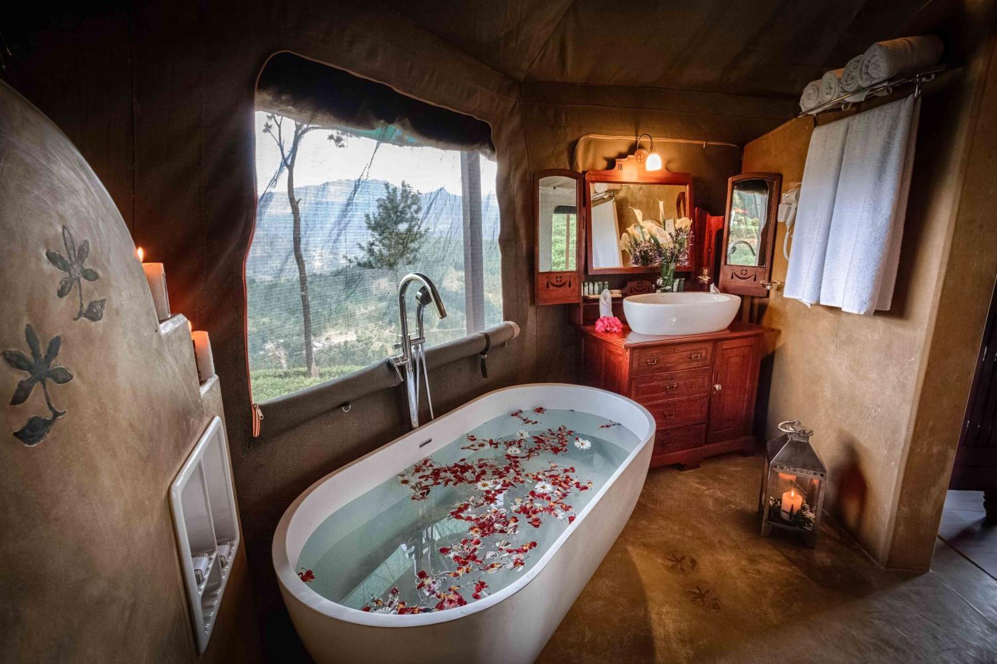 Honeymoon Suite Mountain View
