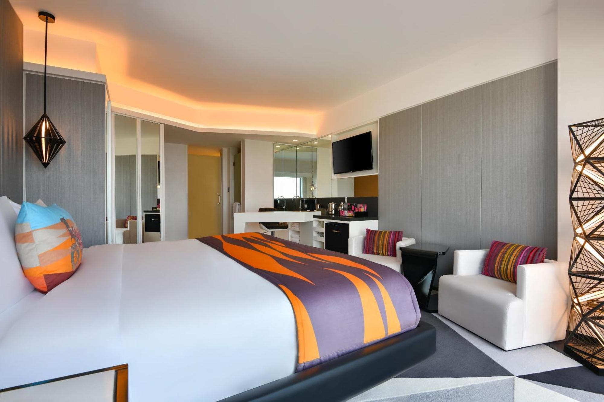 Deluxe Guest Room, City View, 1 King Bed, High Floor, 20th floor and above,1552959010:JPEG