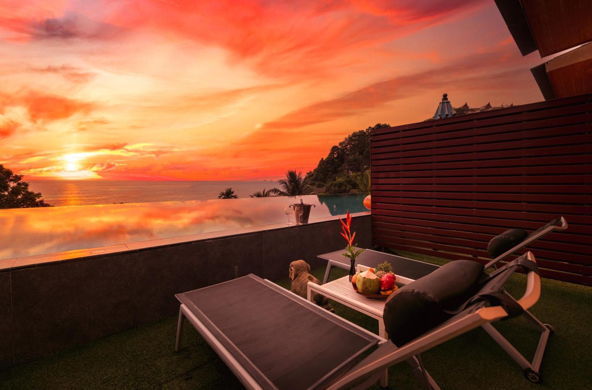 Deluxe Pool Access Ocean View