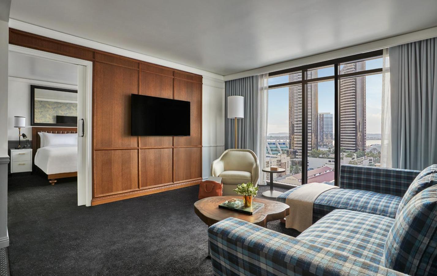 Deluxe One-Bedroom Suite,1553090890:JPEG