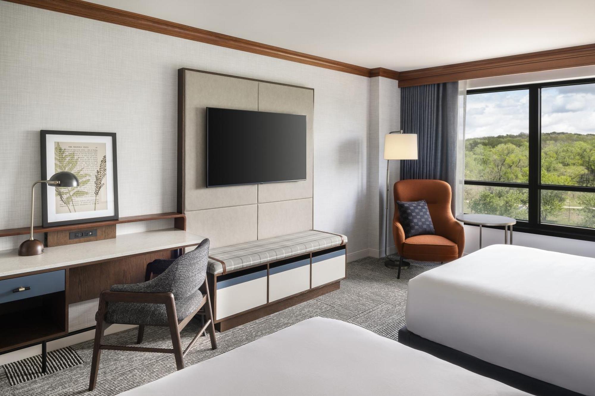 Queen Room Two Queen Beds River View