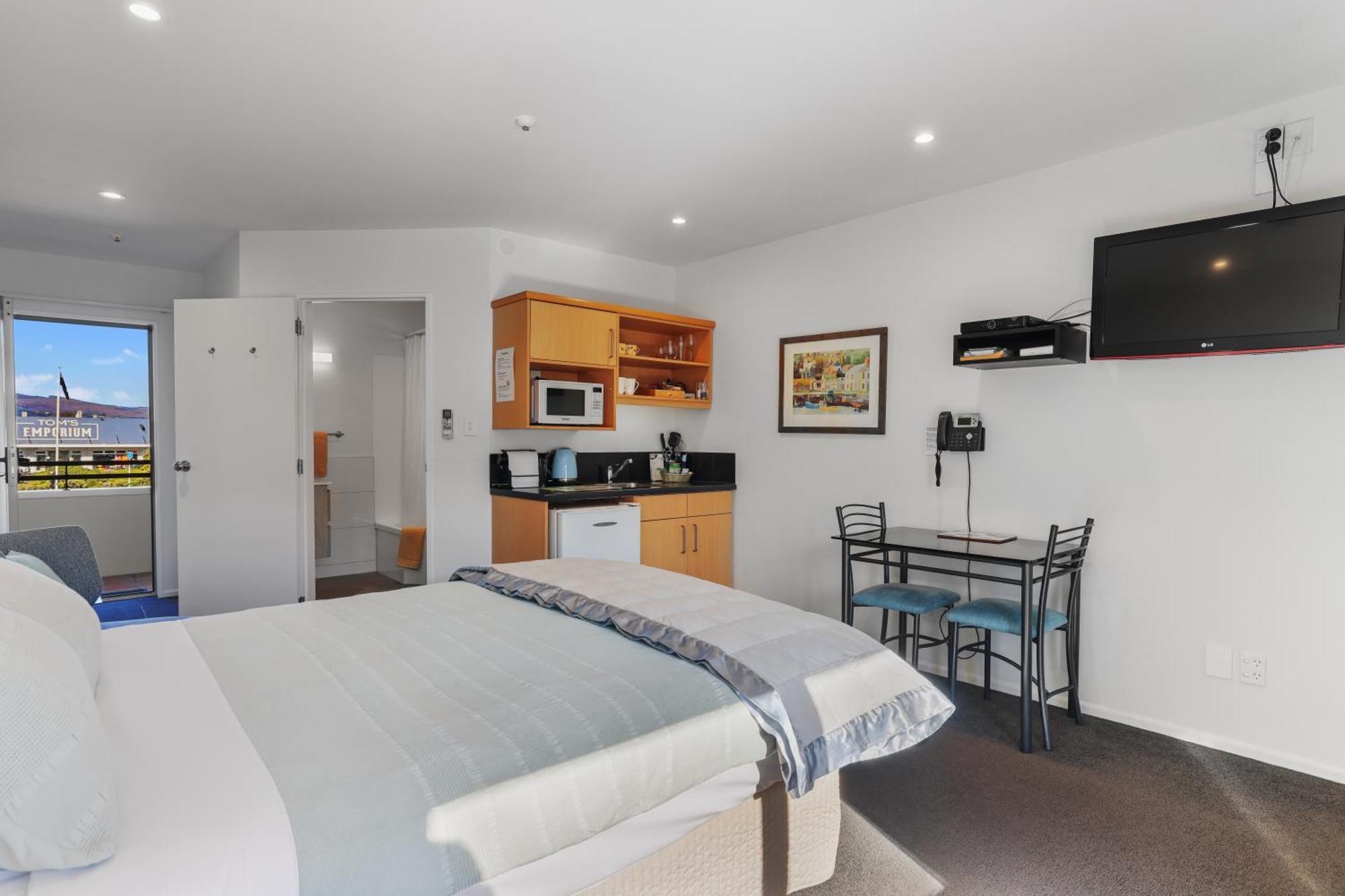 Deluxe Suite Spa Bath