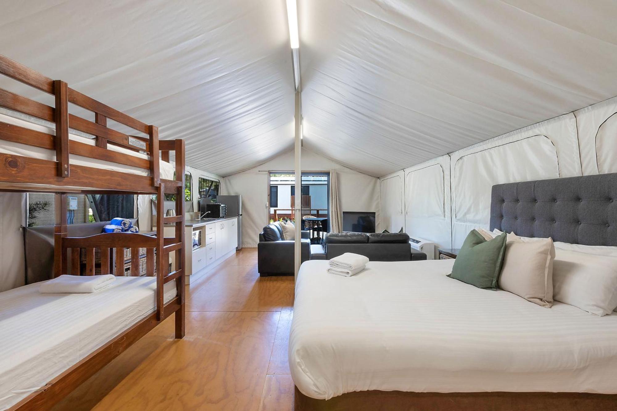 Deluxe Beach Tent Sleeps 4