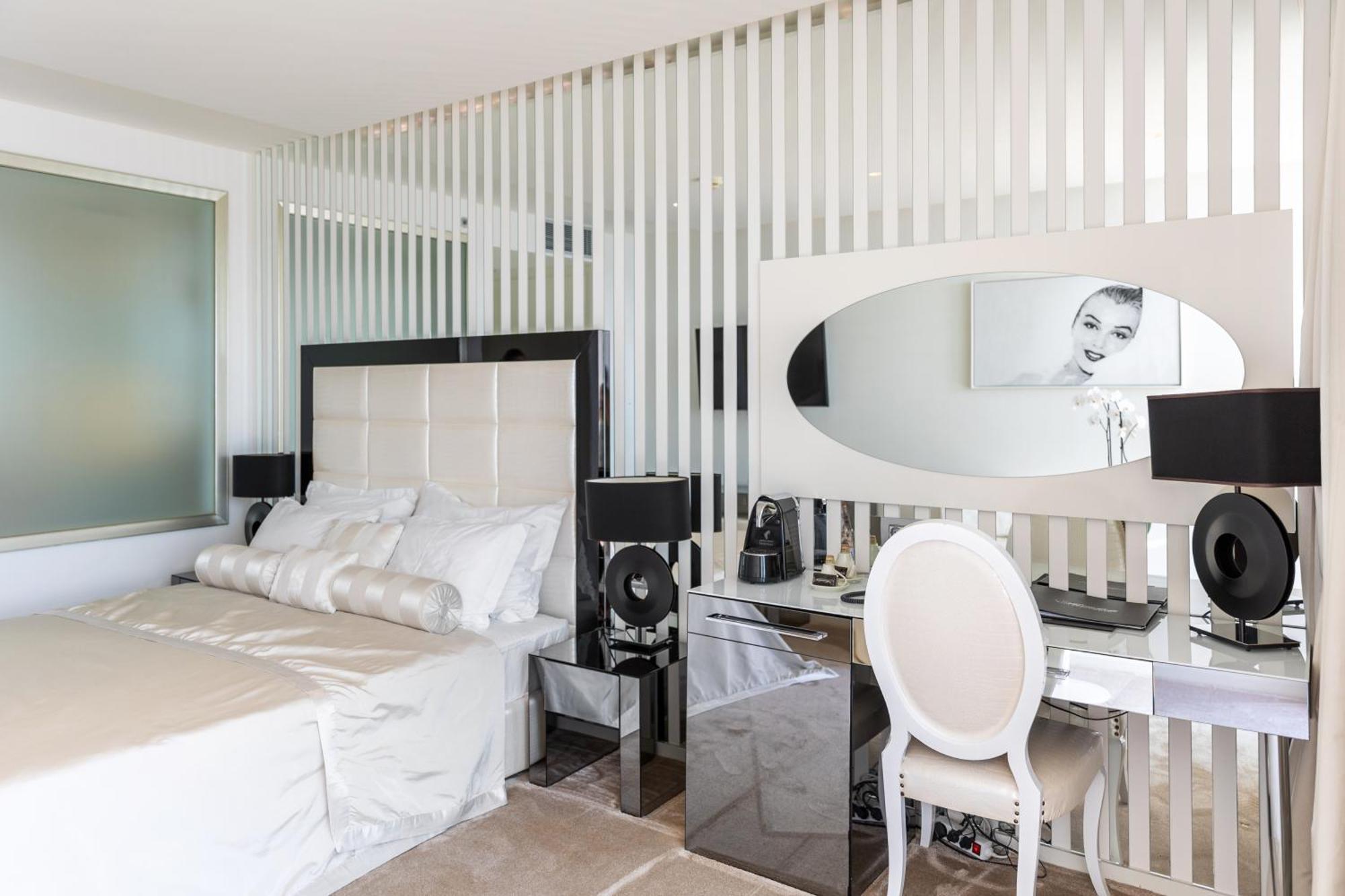 Superior Double Room with Sea View and Balcony,1553472223:JPEG